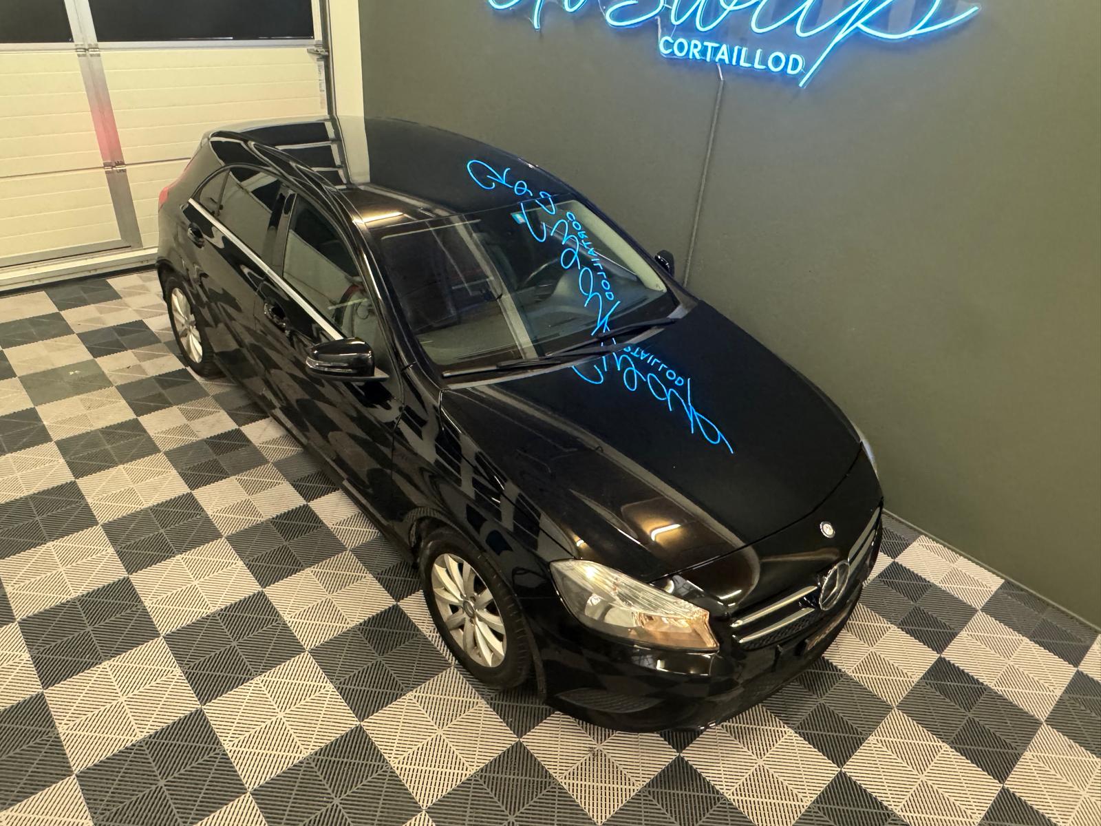 MERCEDES-BENZ A 180 Style 7G-DCT-image-6