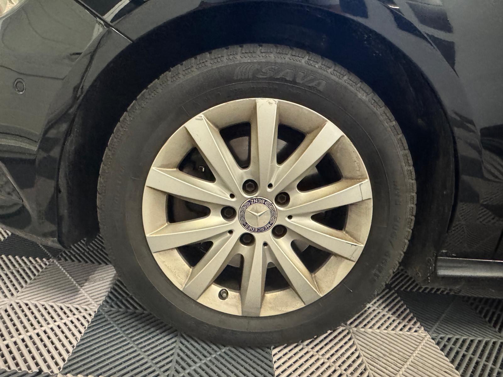 MERCEDES-BENZ A 180 Style 7G-DCT-image-25