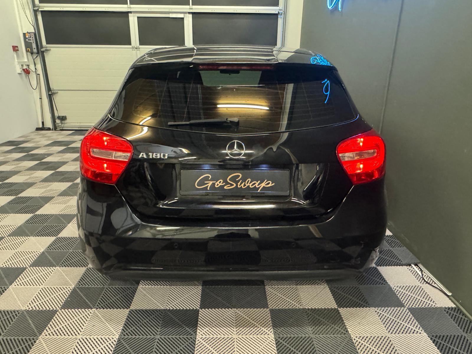 MERCEDES-BENZ A 180 Style 7G-DCT-image-4