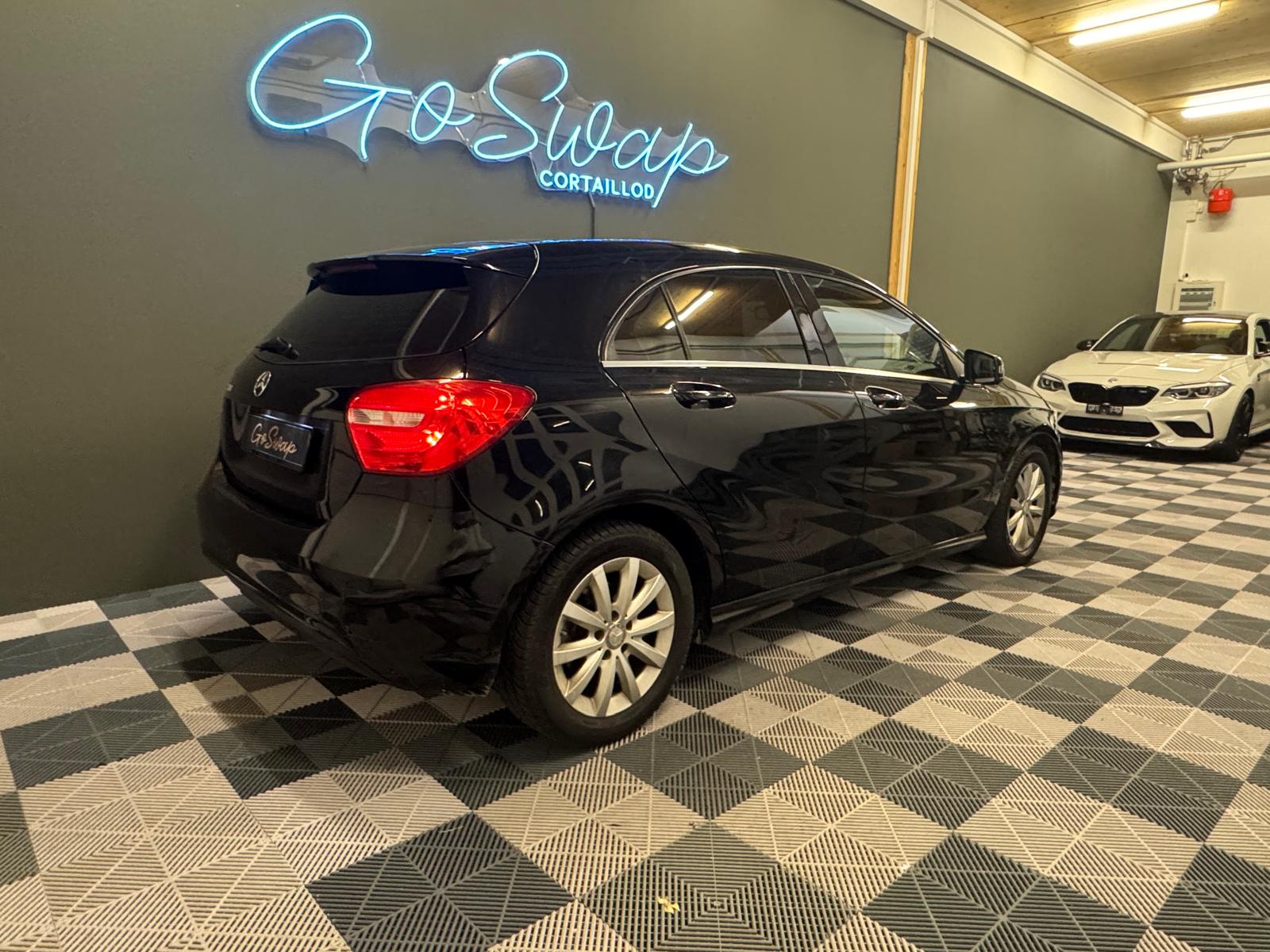 MERCEDES-BENZ A 180 Style 7G-DCT-image-5
