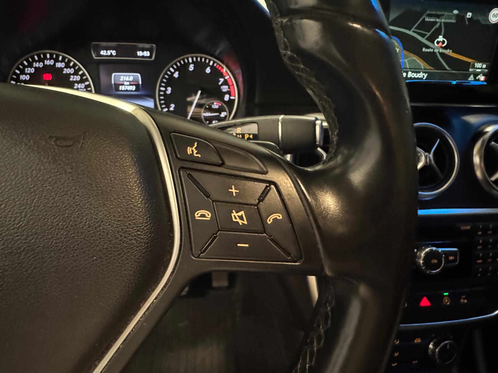 MERCEDES-BENZ A 180 Style 7G-DCT-image-19
