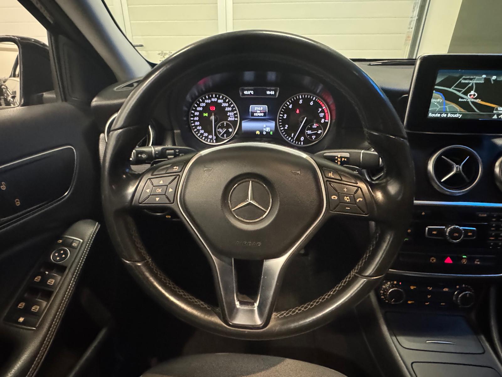 MERCEDES-BENZ A 180 Style 7G-DCT-image-17