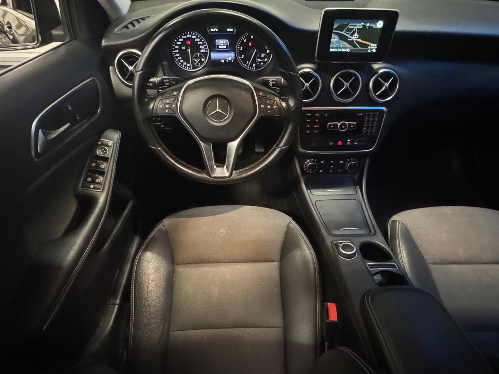 MERCEDES-BENZ A 180 Style 7G-DCT-image-15