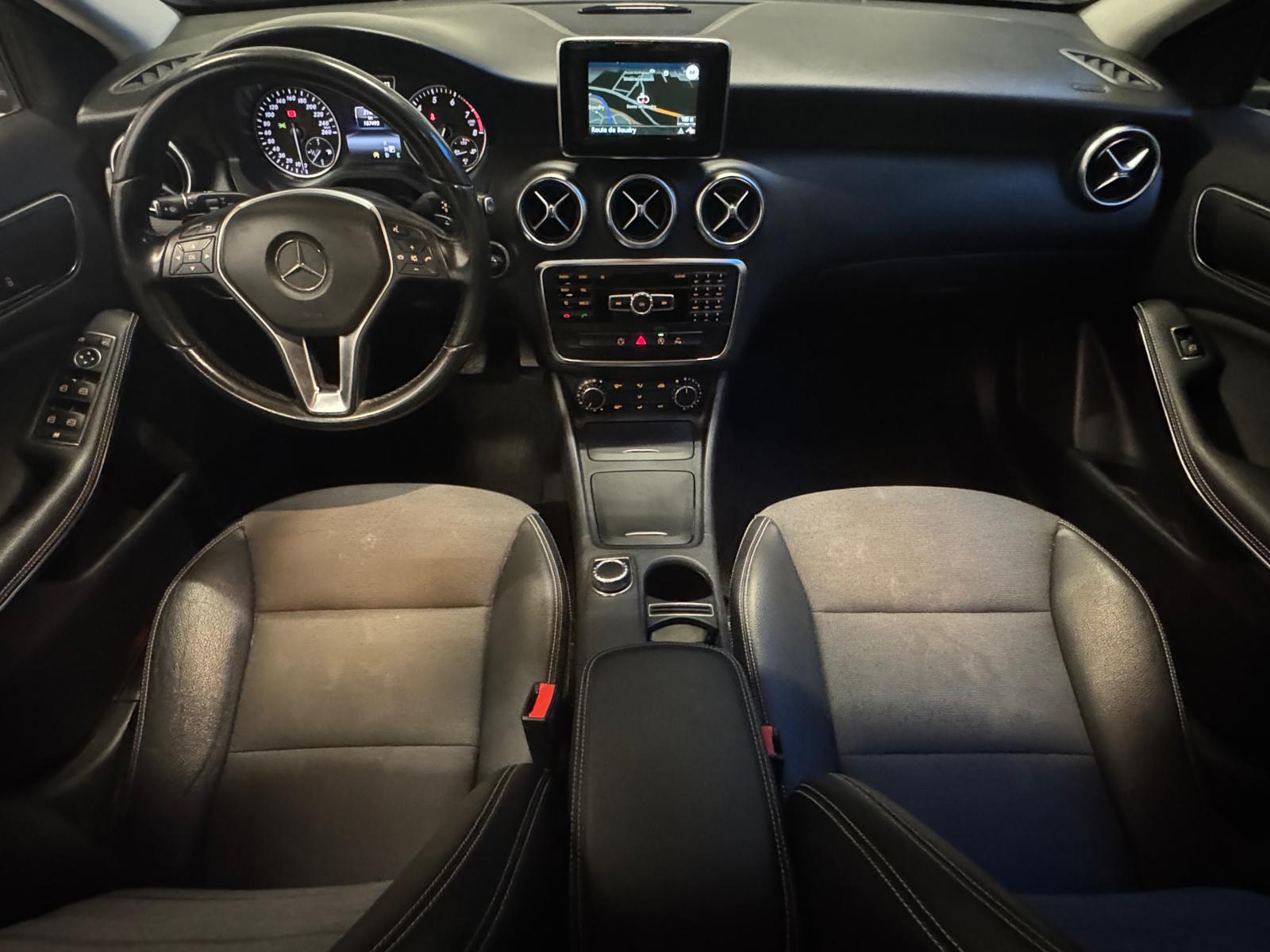 MERCEDES-BENZ A 180 Style 7G-DCT-image-14
