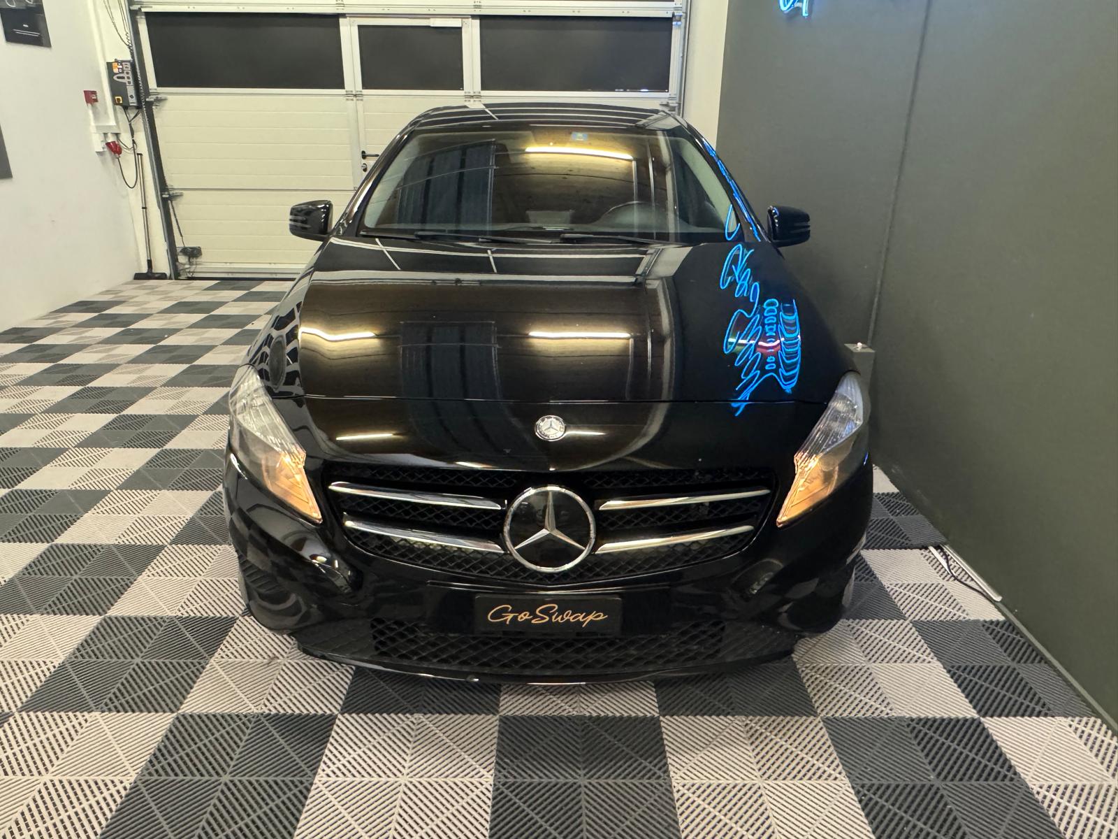 MERCEDES-BENZ A 180 Style 7G-DCT-image-8