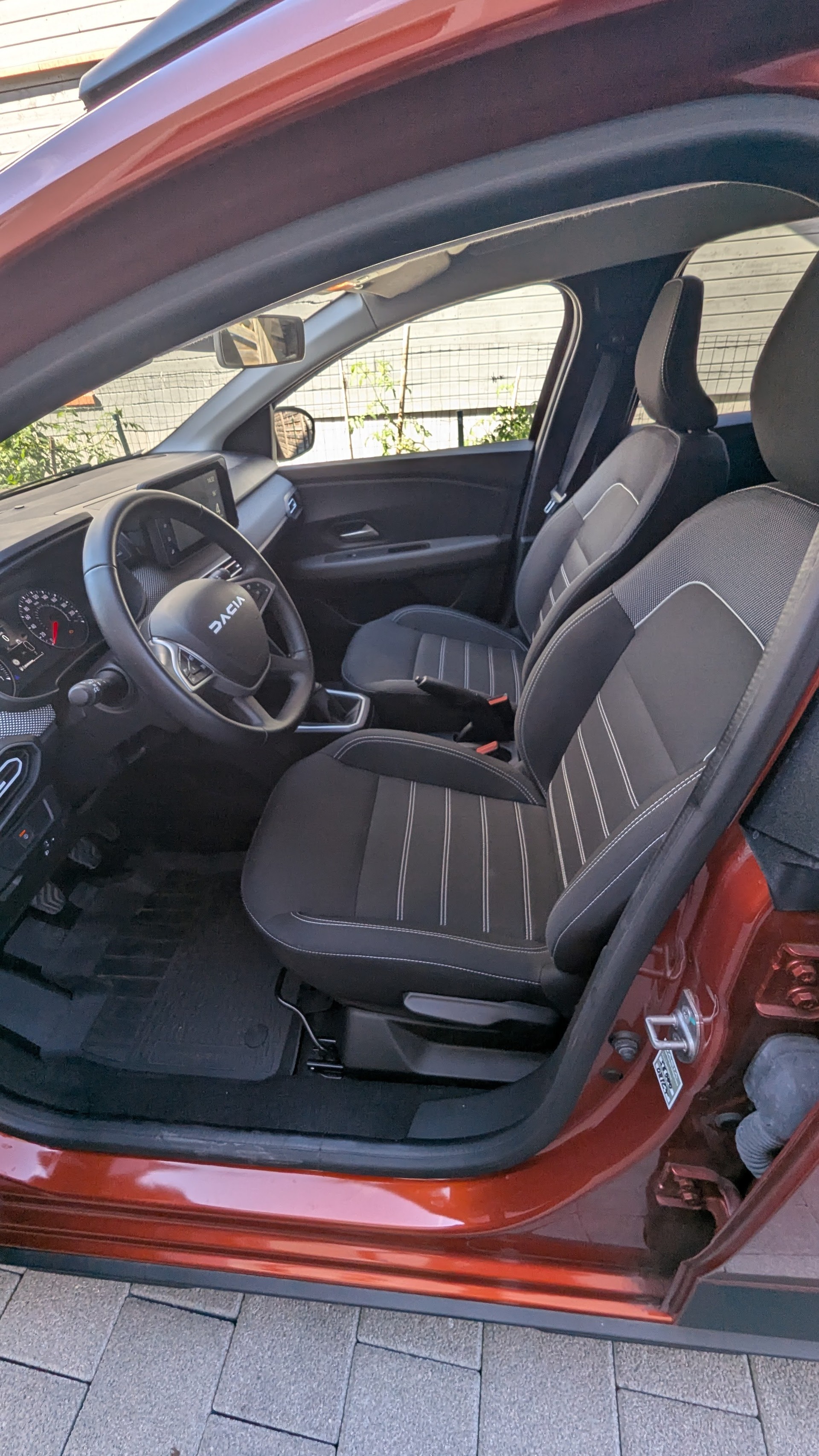 DACIA 1.0 TCe Expression 7P-image-2