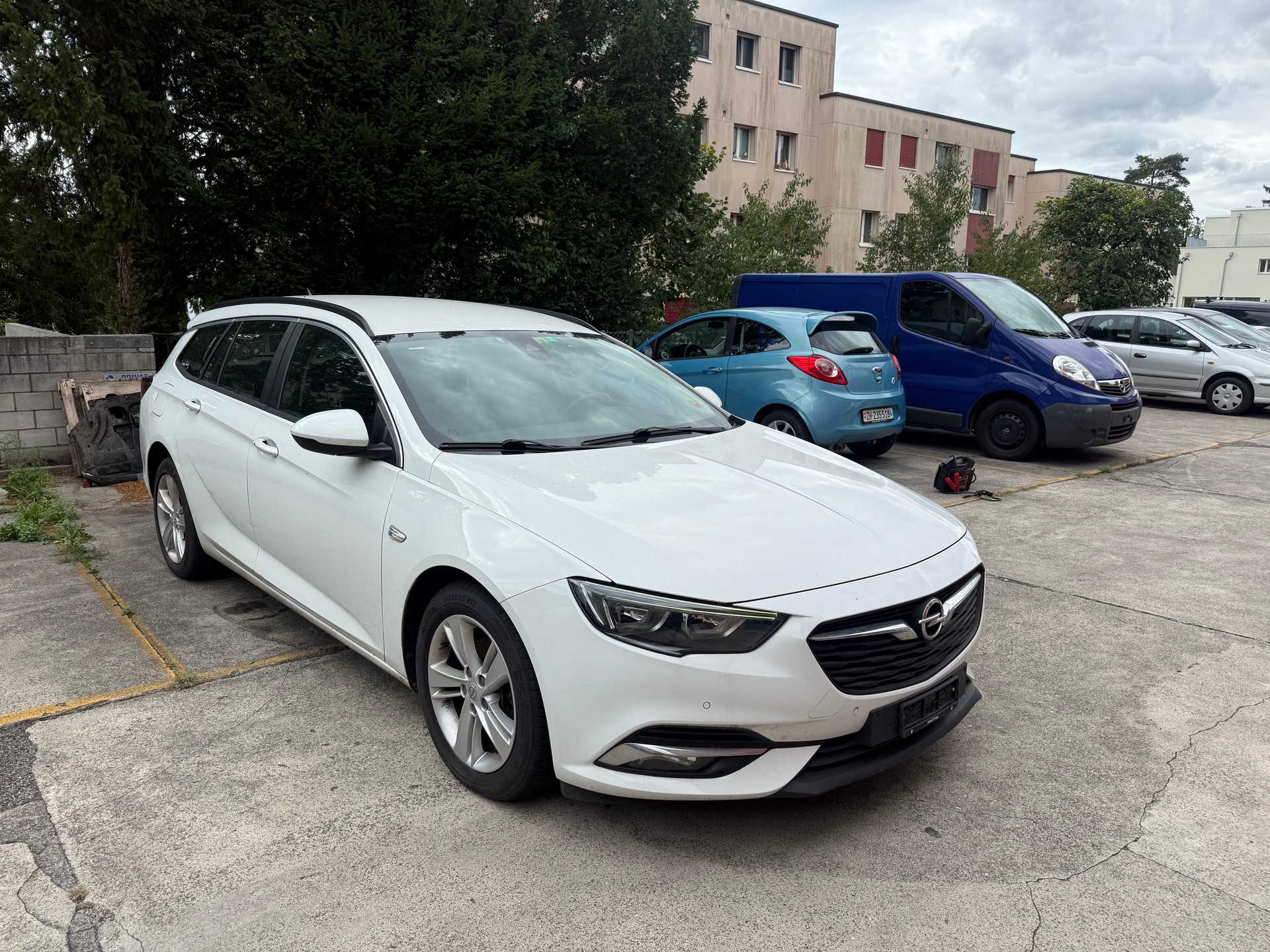 OPEL Insignia 1.6 CDTI Sports Tourer Excellence Automatic-image-2