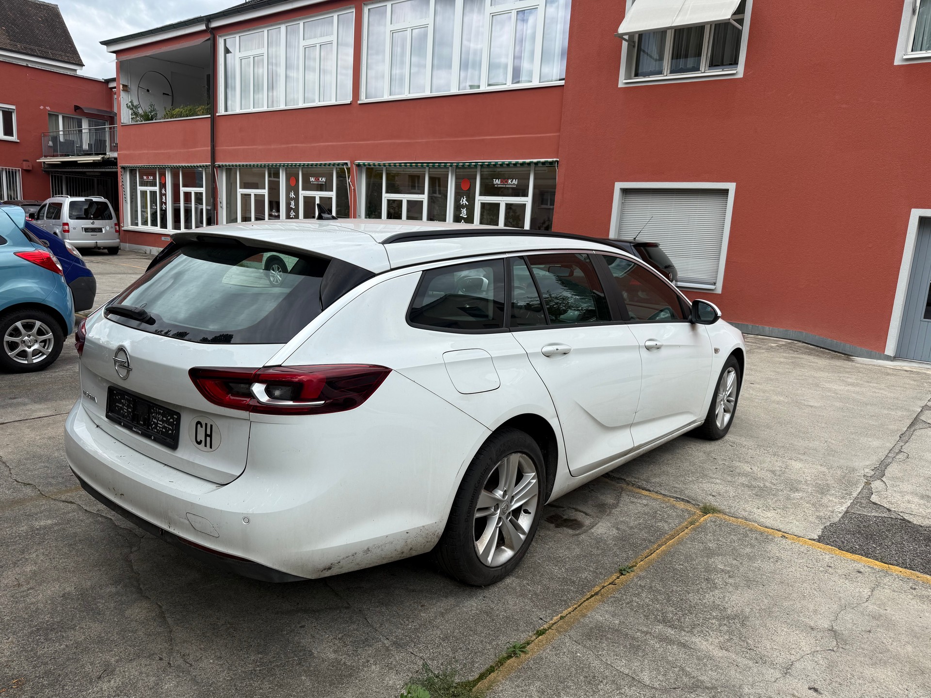 OPEL Insignia 1.6 CDTI Sports Tourer Excellence Automatic-image-3