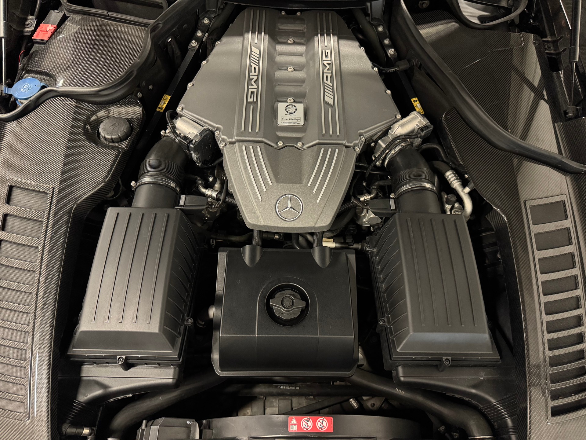 MERCEDES-BENZ SLS 63 AMG Speedshift-image-30