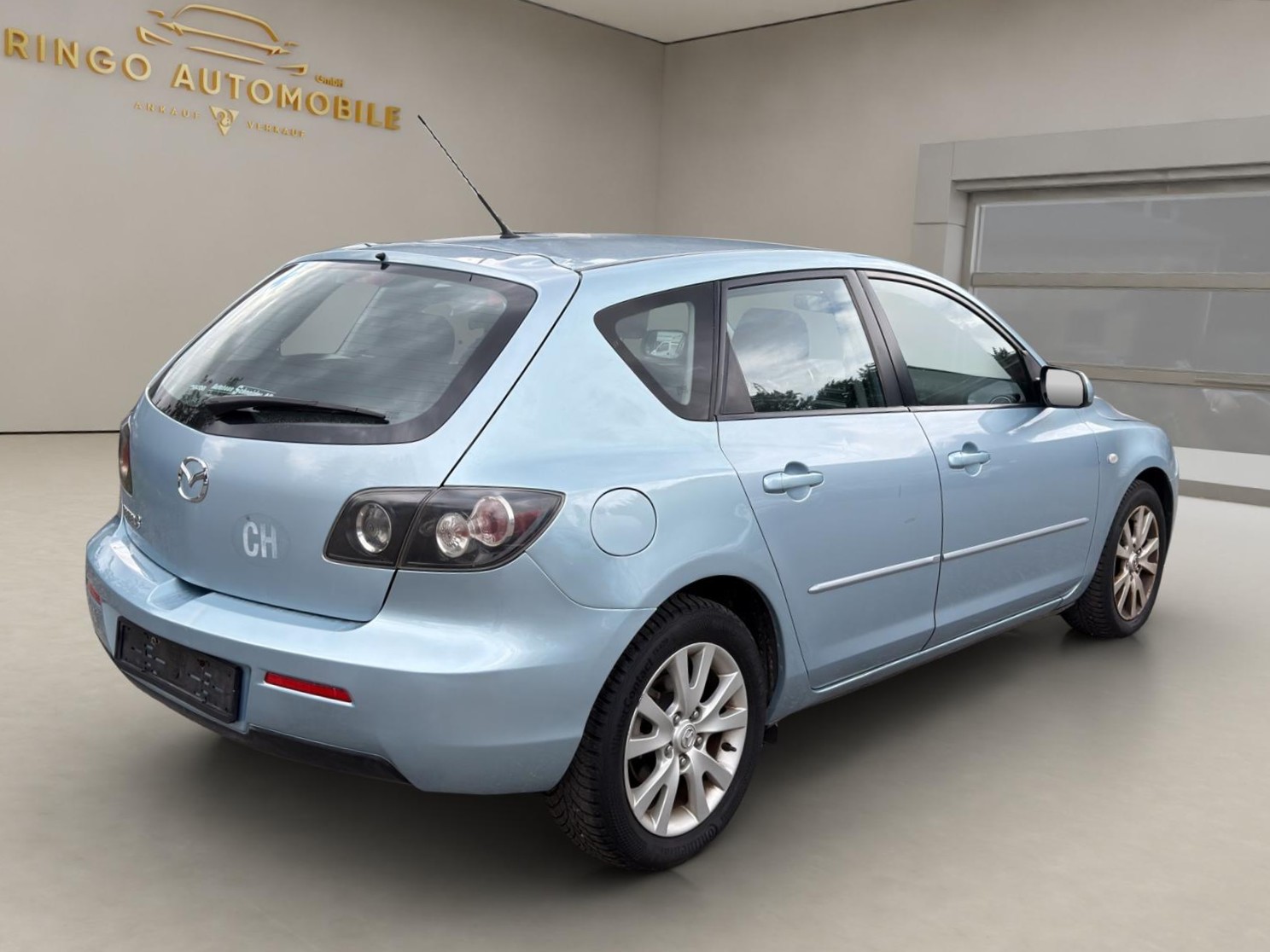 MAZDA 3-image-5