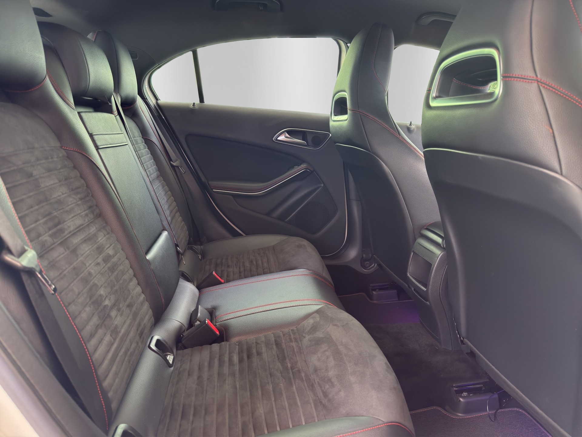 MERCEDES-BENZ A 200 AMG Line 7G-DCT-image-15