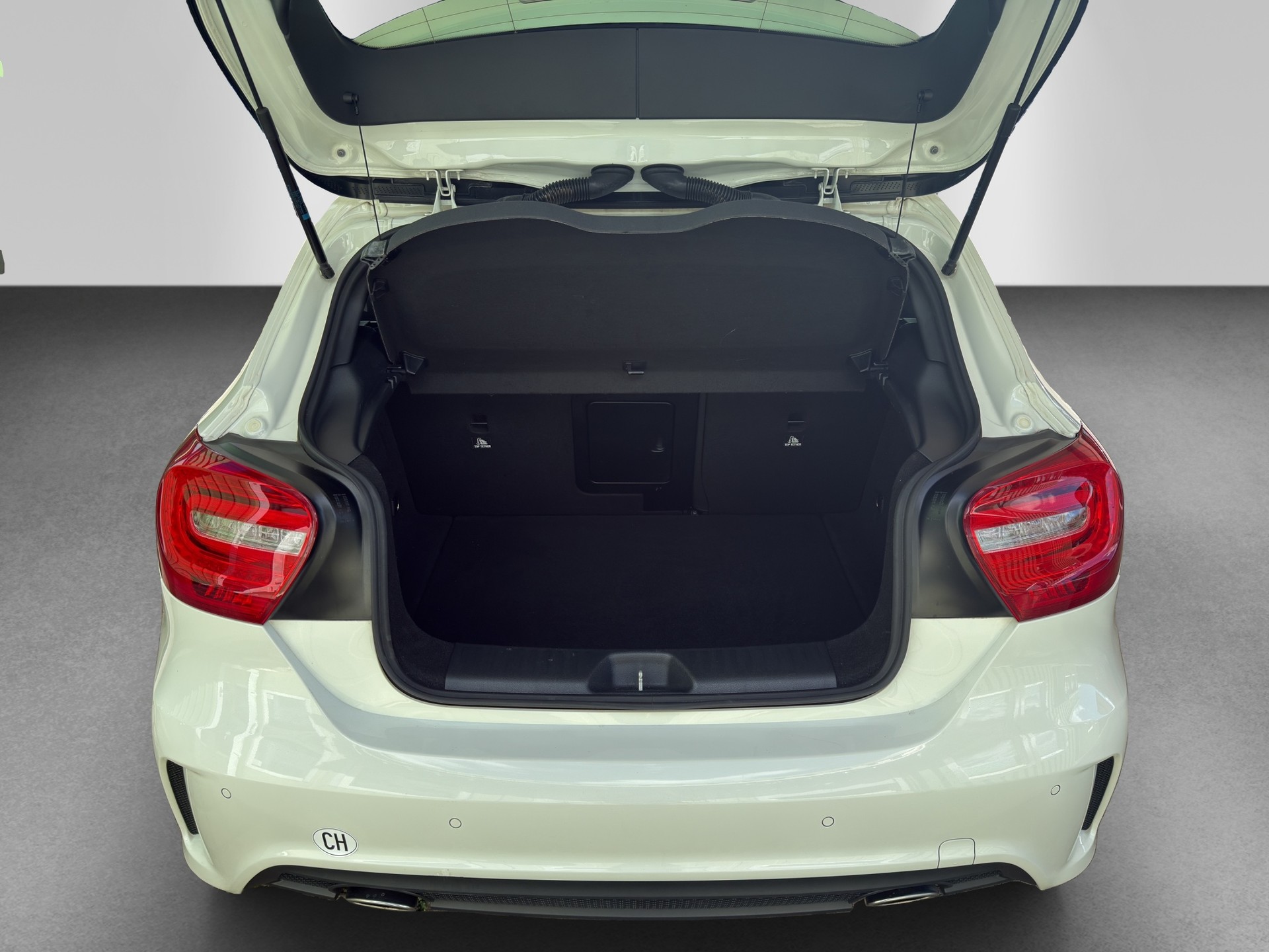 MERCEDES-BENZ A 200 AMG Line 7G-DCT-image-16