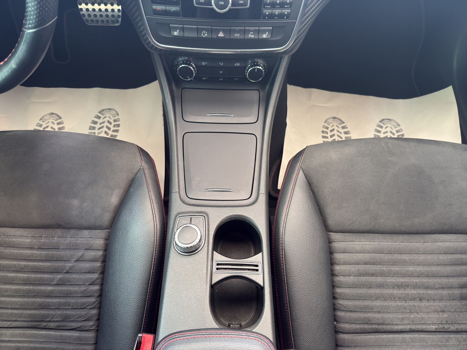 MERCEDES-BENZ A 200 AMG Line 7G-DCT-image-12