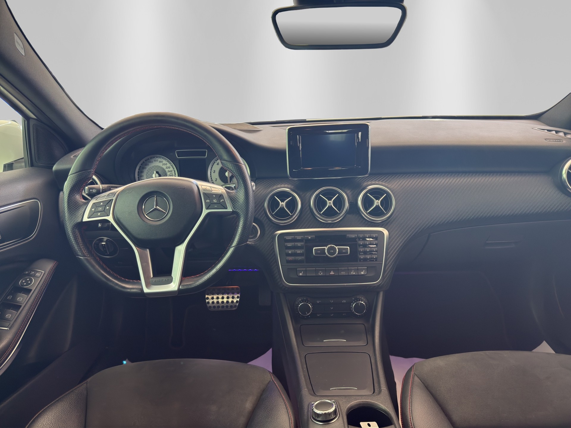 MERCEDES-BENZ A 200 AMG Line 7G-DCT-image-8