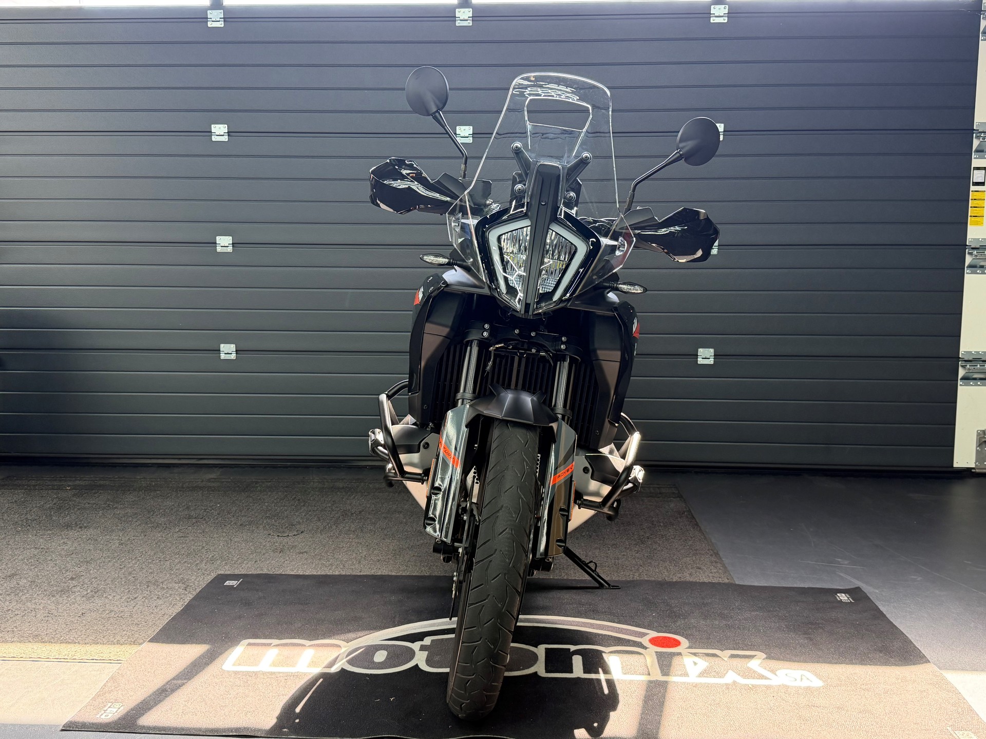 KTM 890 Adventure-showroom-element-1