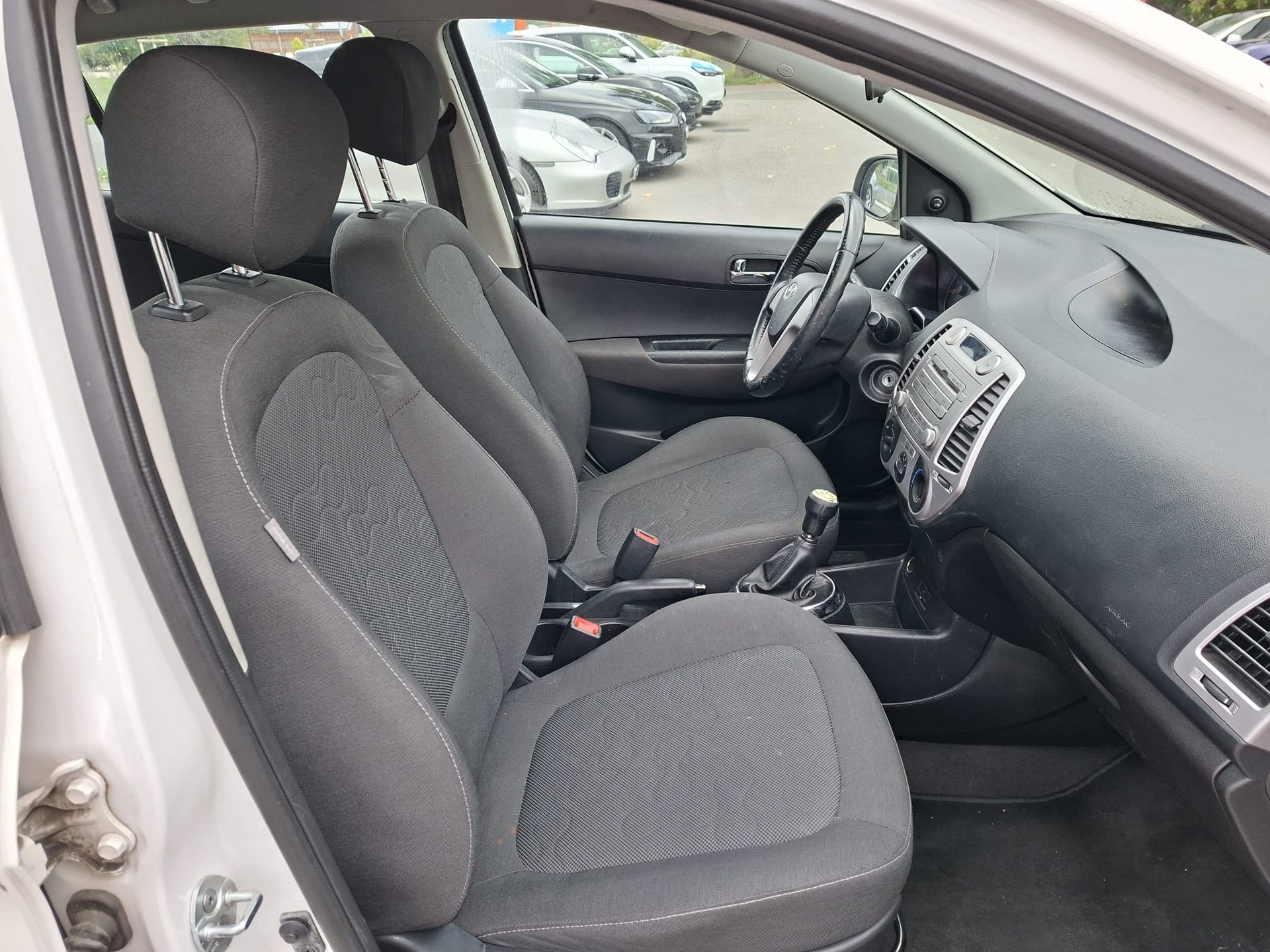 HYUNDAI i20 1.2 Comfort-image-9