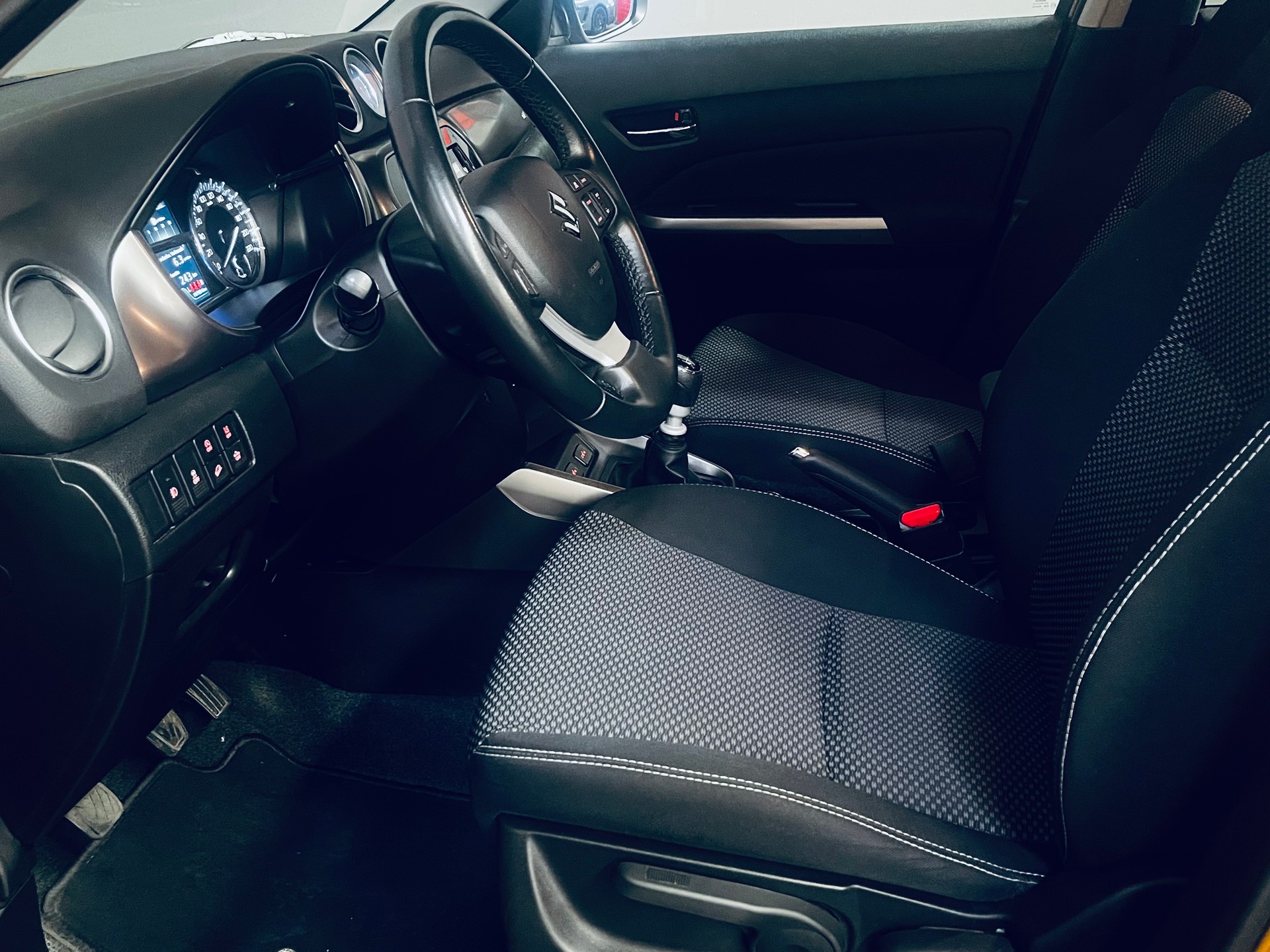 SUZUKI Vitara 1.4 Boosterjet Compact + Hybrid 4x4-image-11