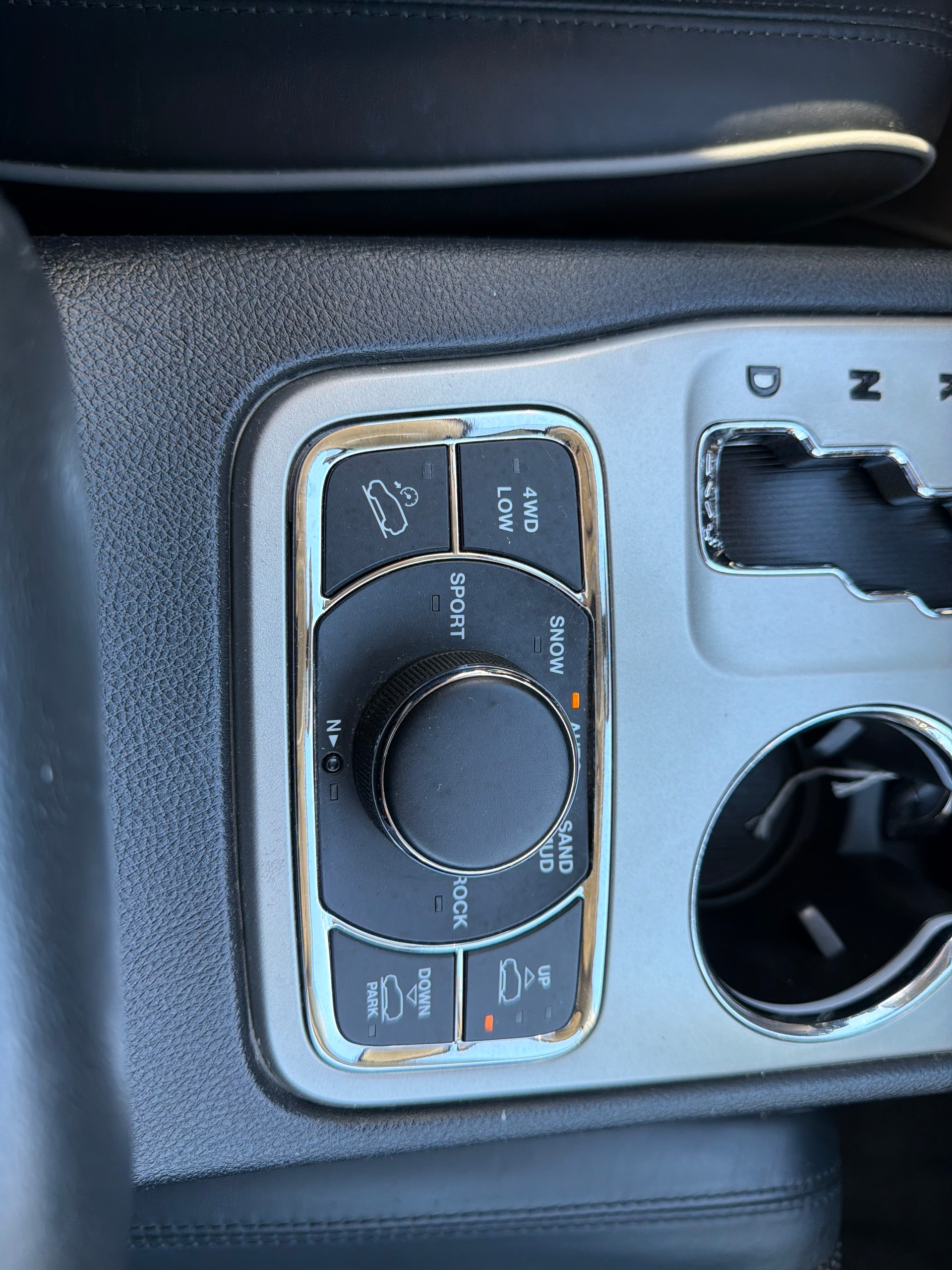 JEEP Grand Cherokee 5.7 HEMI V8 Overland Automatic-image-14
