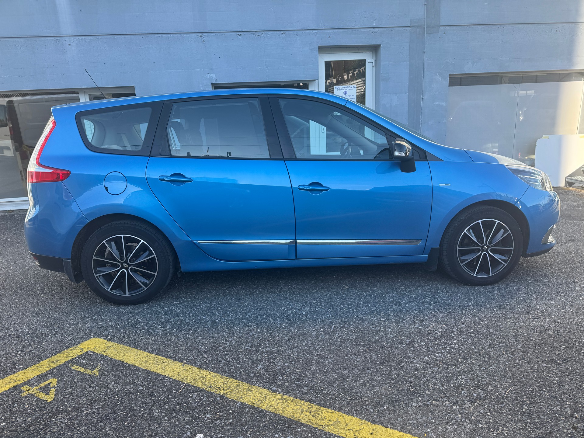 RENAULT Grand Scénic 1.5 dCi Bose EDC-image-4