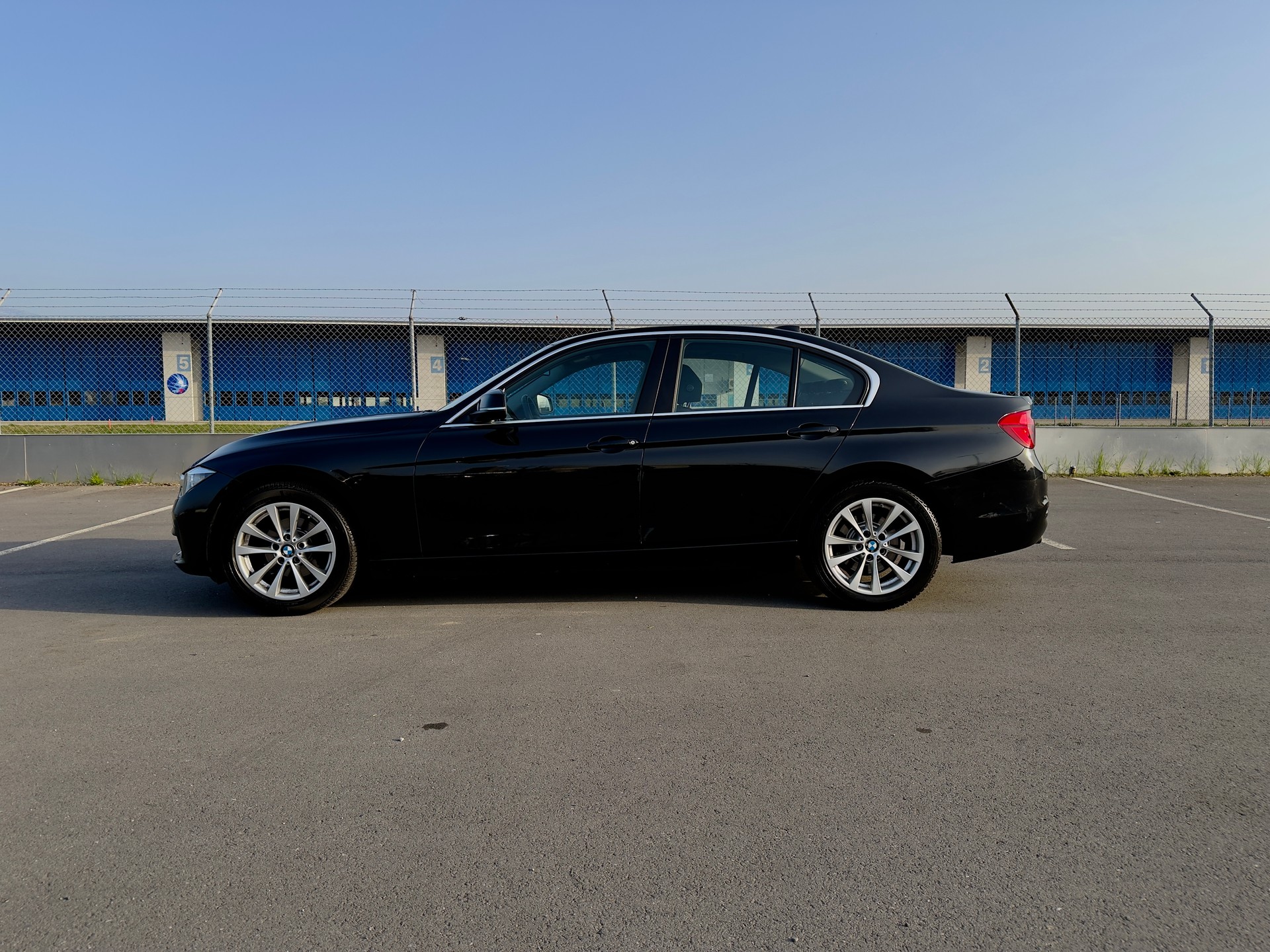 BMW 318-image-2