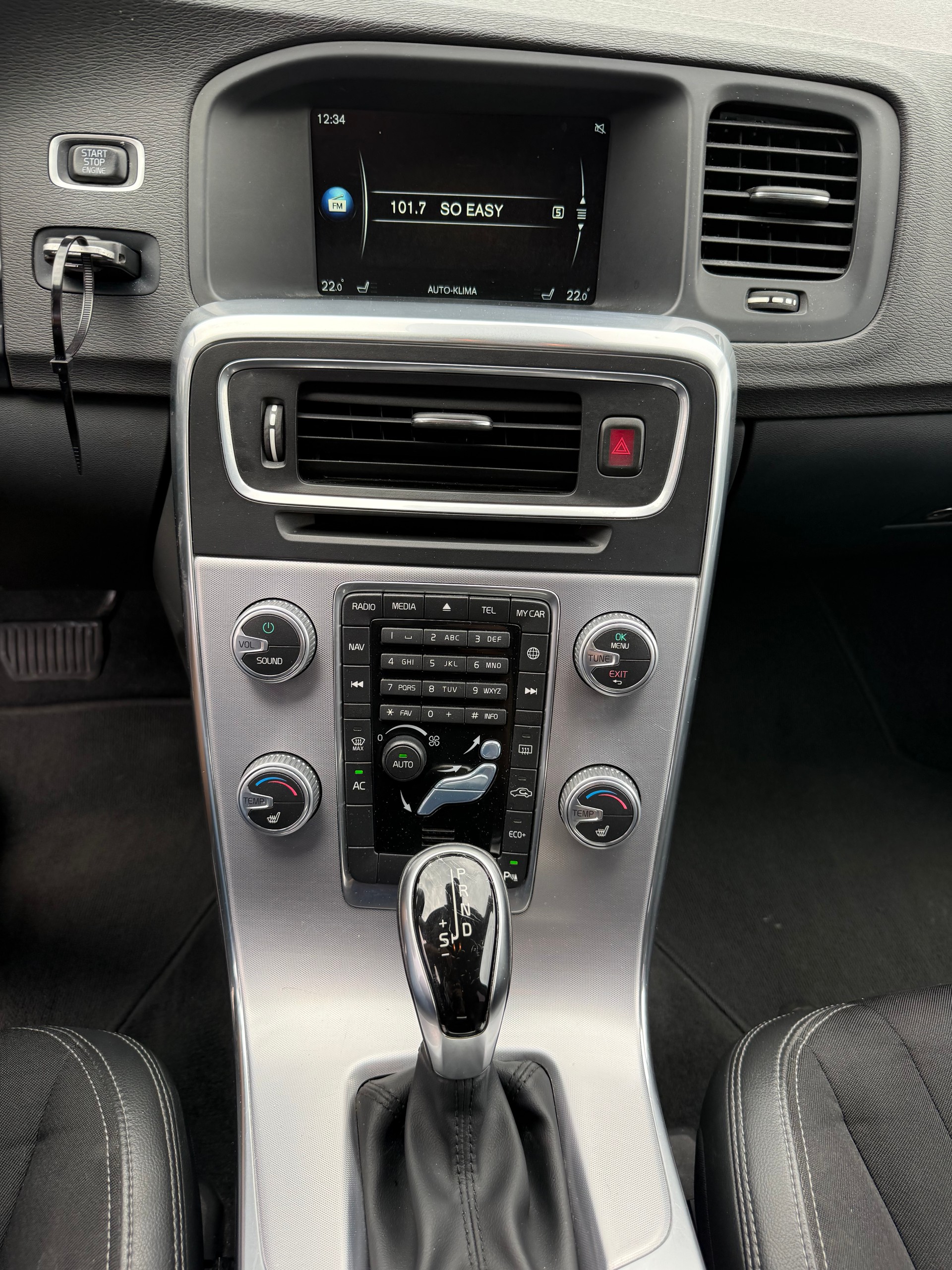 VOLVO V60 Cross Country D3 Kinetic Geartronic-image-9
