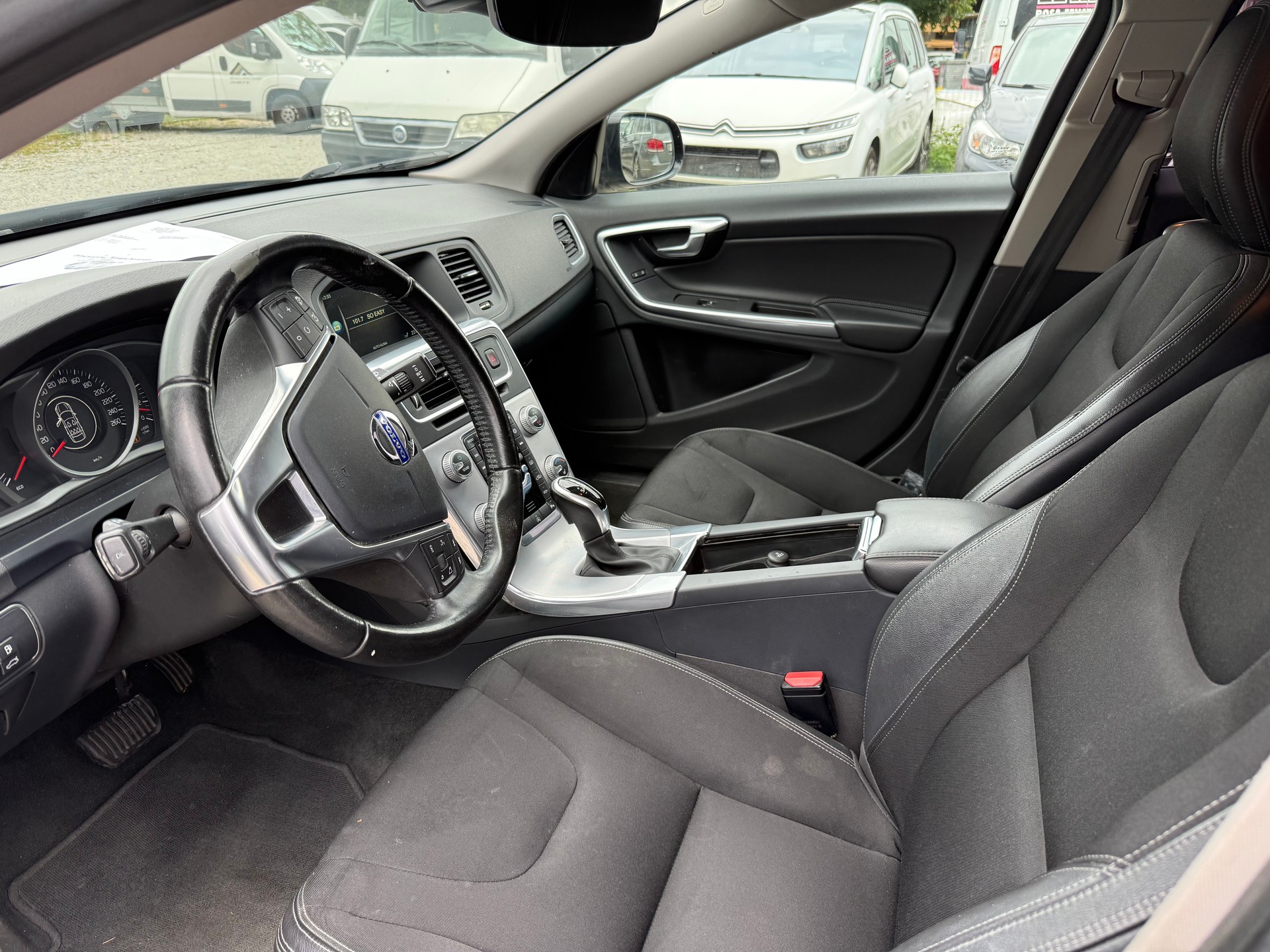 VOLVO V60 Cross Country D3 Kinetic Geartronic-image-6