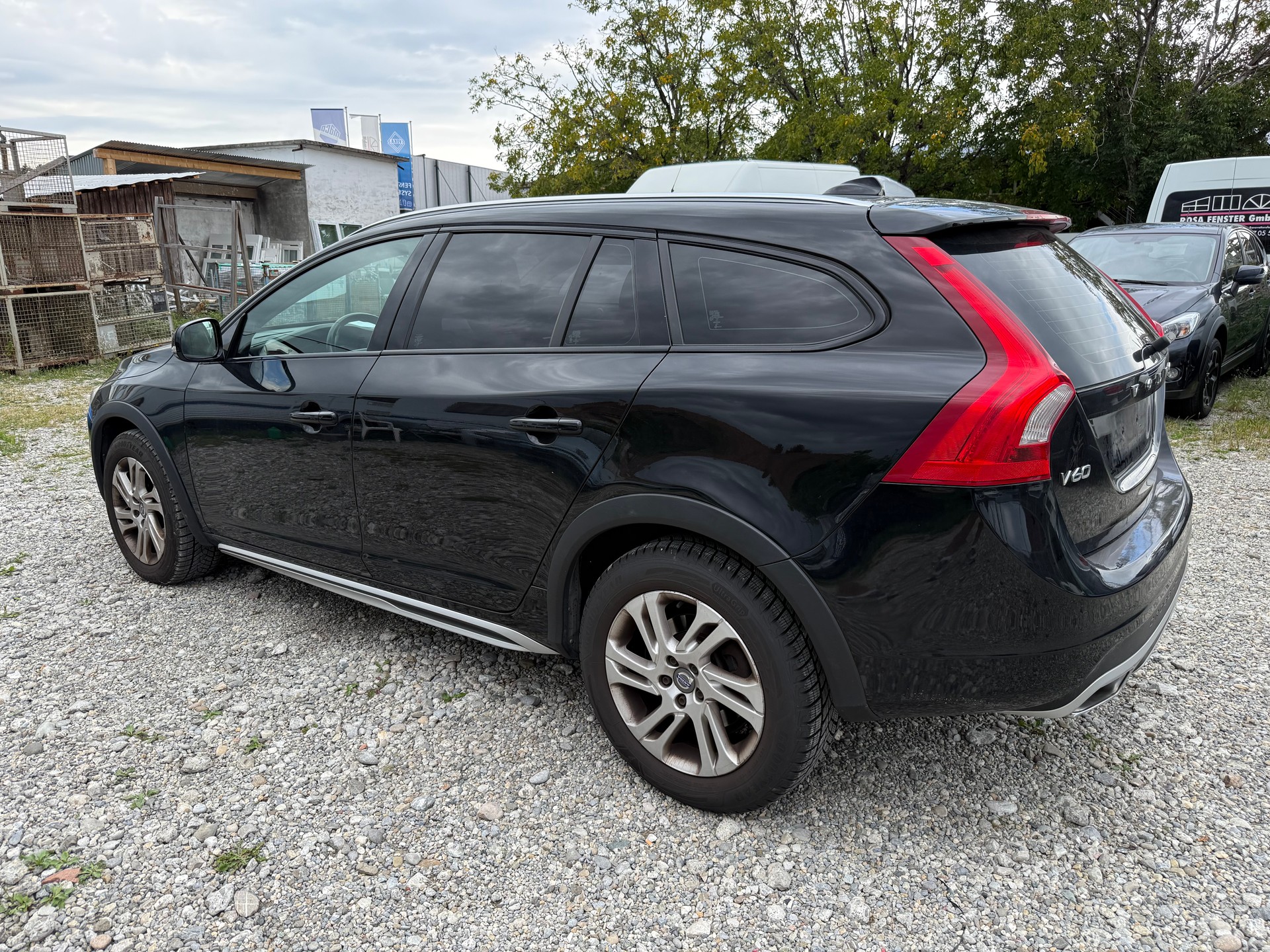 VOLVO V60 Cross Country D3 Kinetic Geartronic-image-3