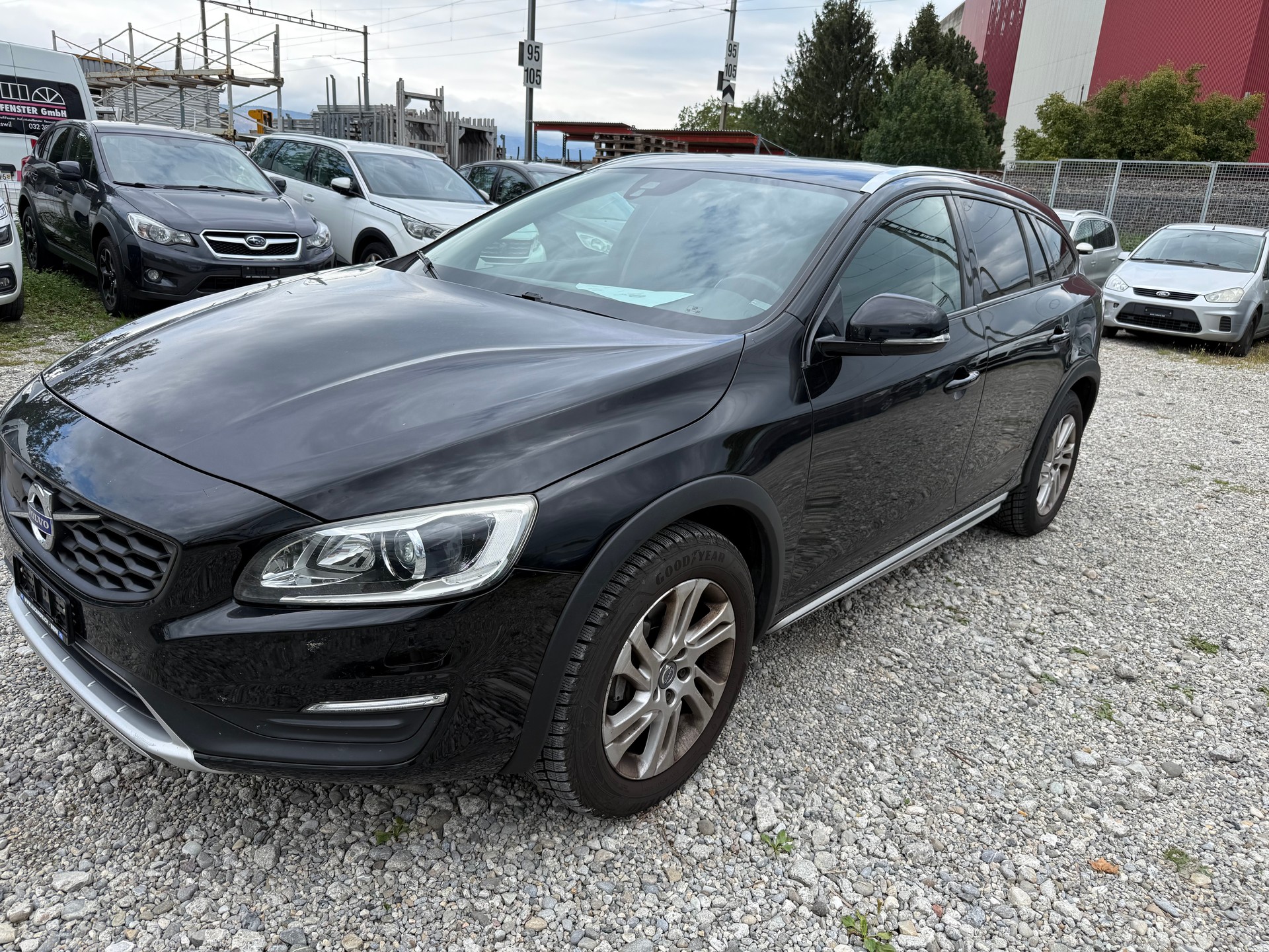 VOLVO V60 Cross Country D3 Kinetic Geartronic-image-2