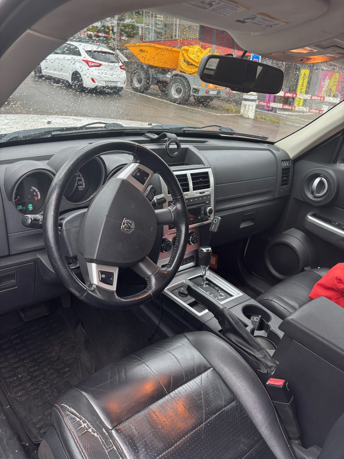 DODGE Nitro 2.8 CRD R/T Automatic-image-3