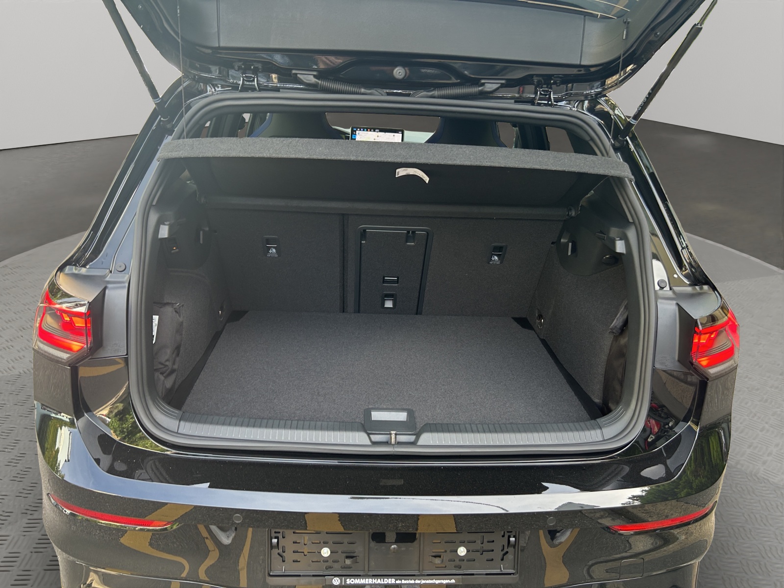 VW Golf 2.0 TSI R DSG 4 Motion-image-10