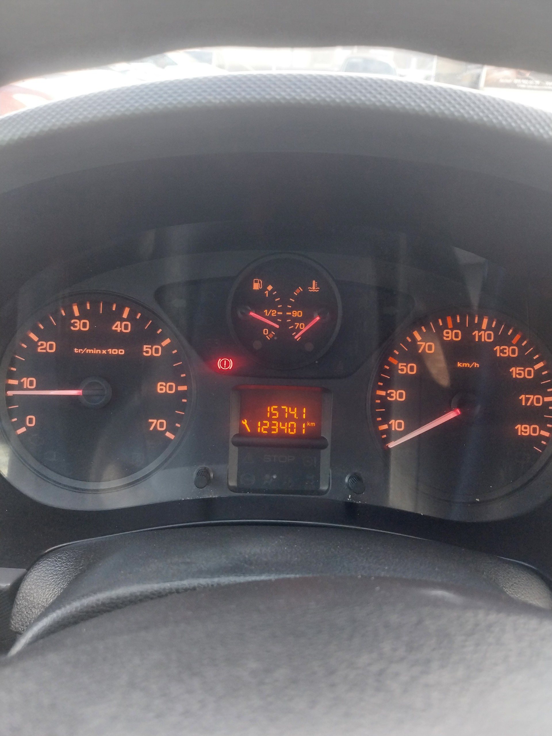 PEUGEOT Partner 1.6 e-HDI Urban Pack-image-4