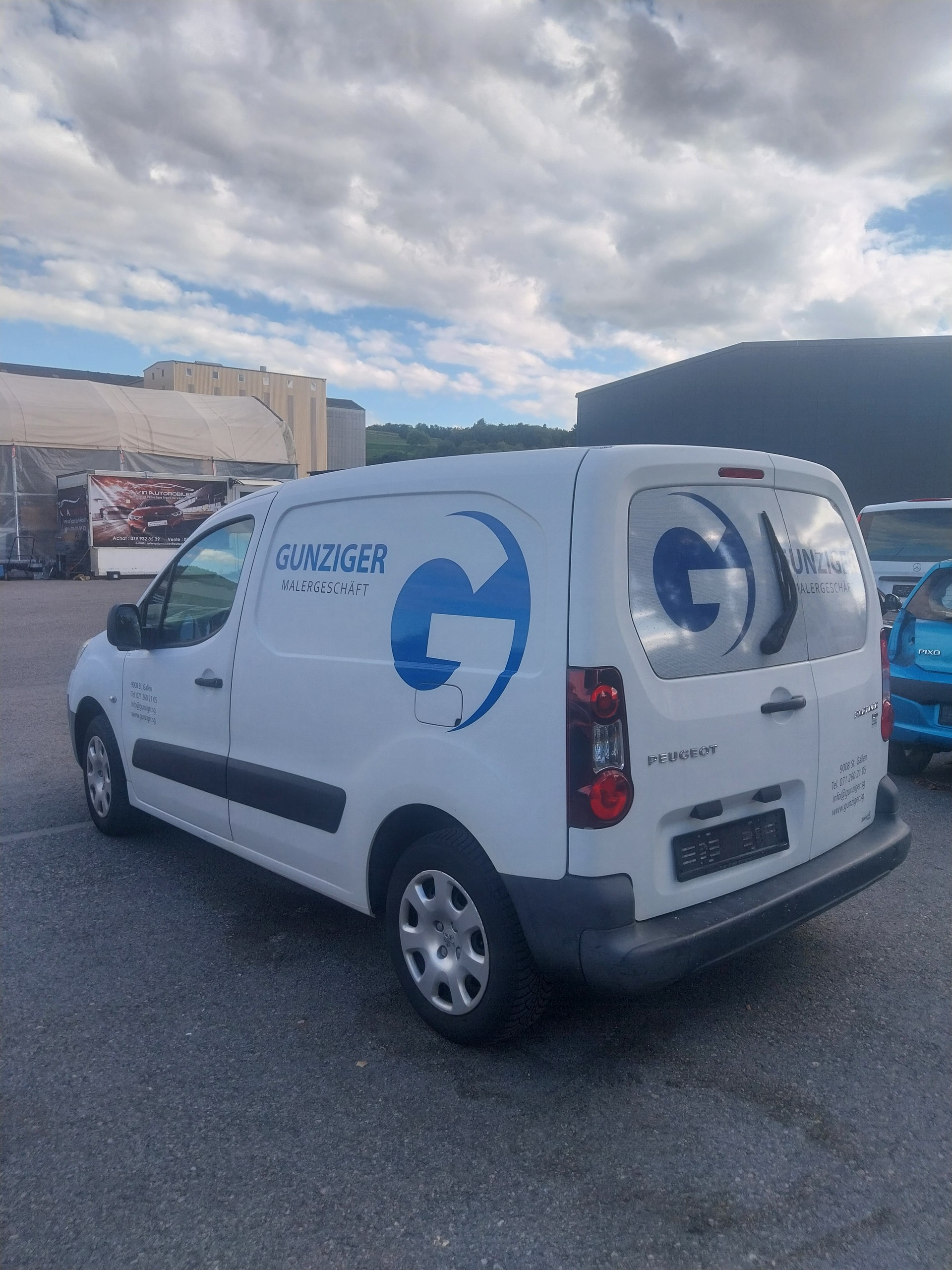 PEUGEOT Partner 1.6 e-HDI Urban Pack-image-3