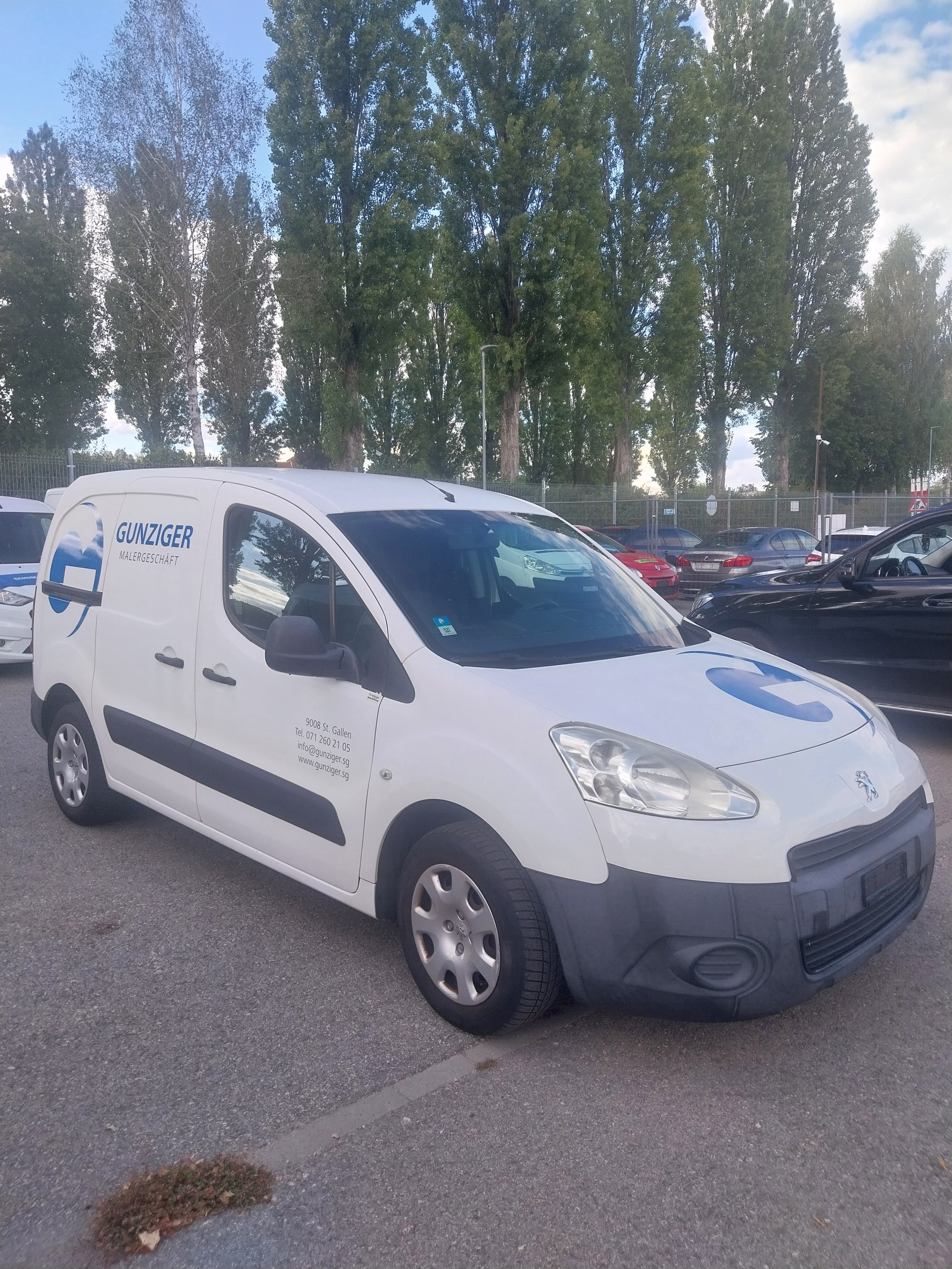 PEUGEOT Partner 1.6 e-HDI Urban Pack-image-1