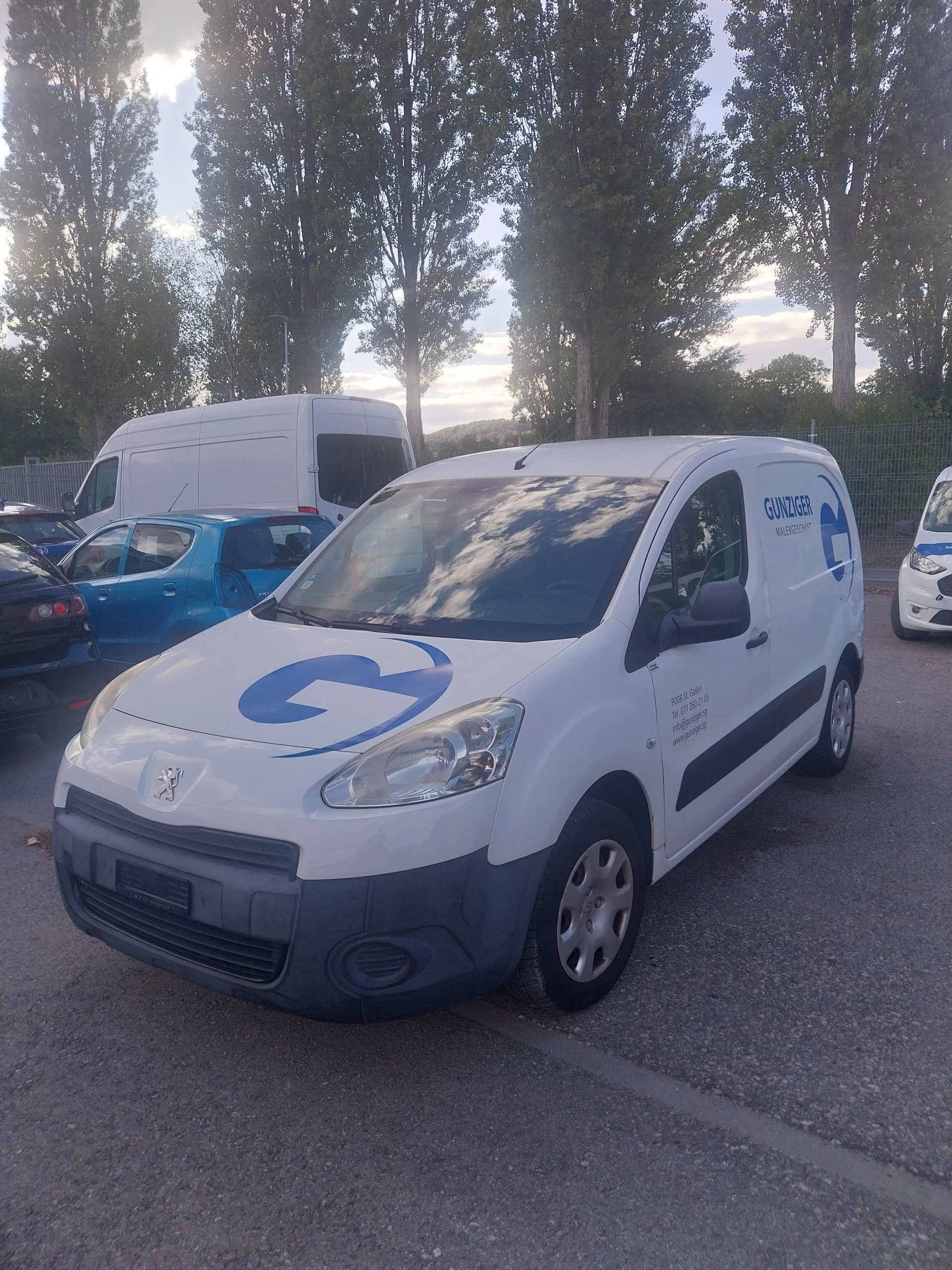 PEUGEOT Partner 1.6 e-HDI Urban Pack-image-0