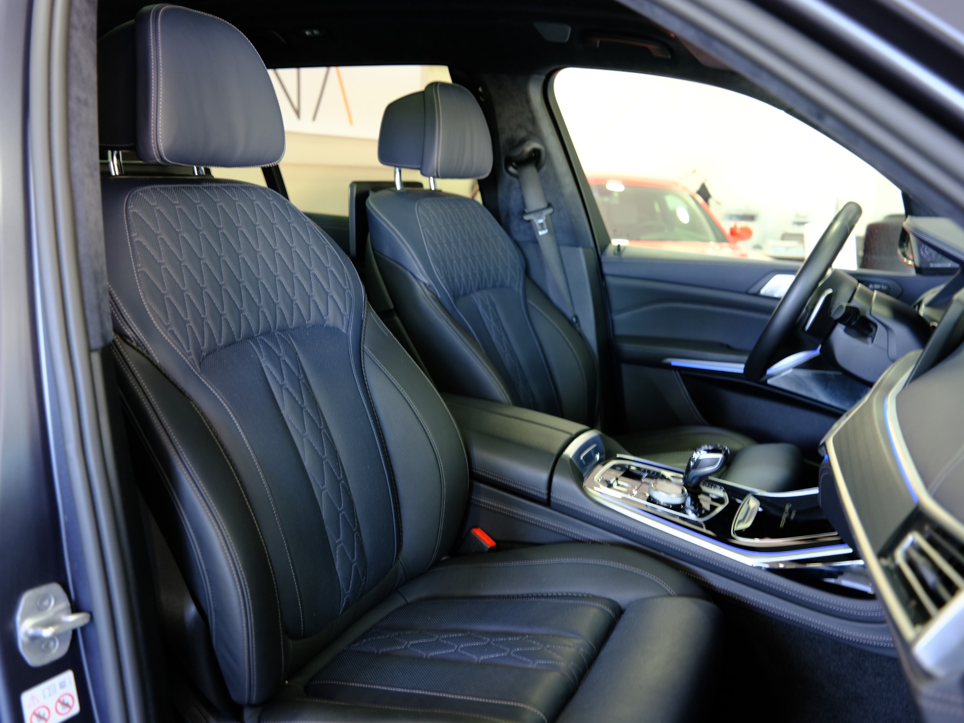 BMW X7 xDrive M50i Steptronic *EDITION DARK SHADOW* *6-SITZER*-image-19