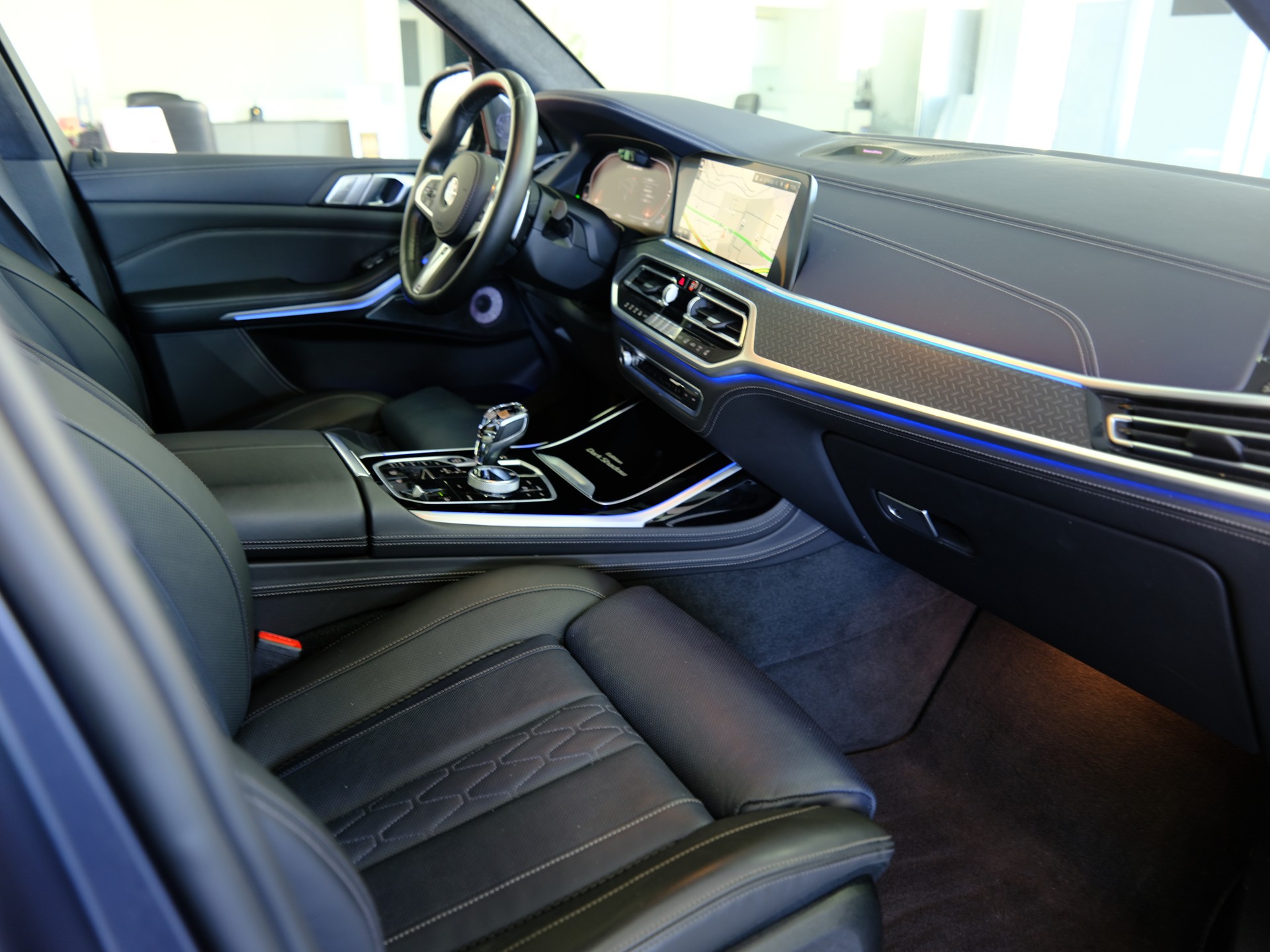 BMW X7 xDrive M50i Steptronic *EDITION DARK SHADOW* *6-SITZER*-image-18