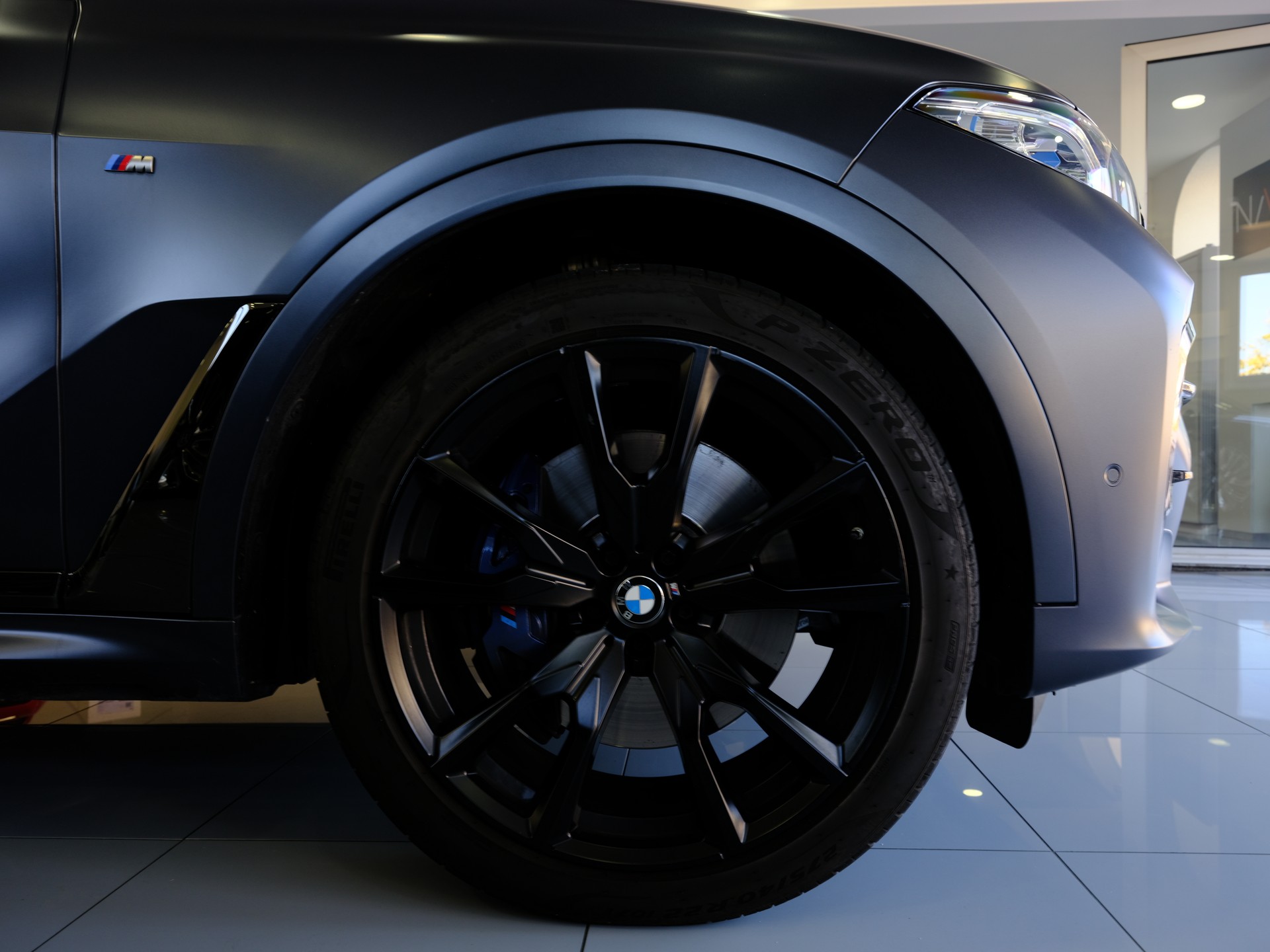 BMW X7 xDrive M50i Steptronic *EDITION DARK SHADOW* *6-SITZER*-image-9