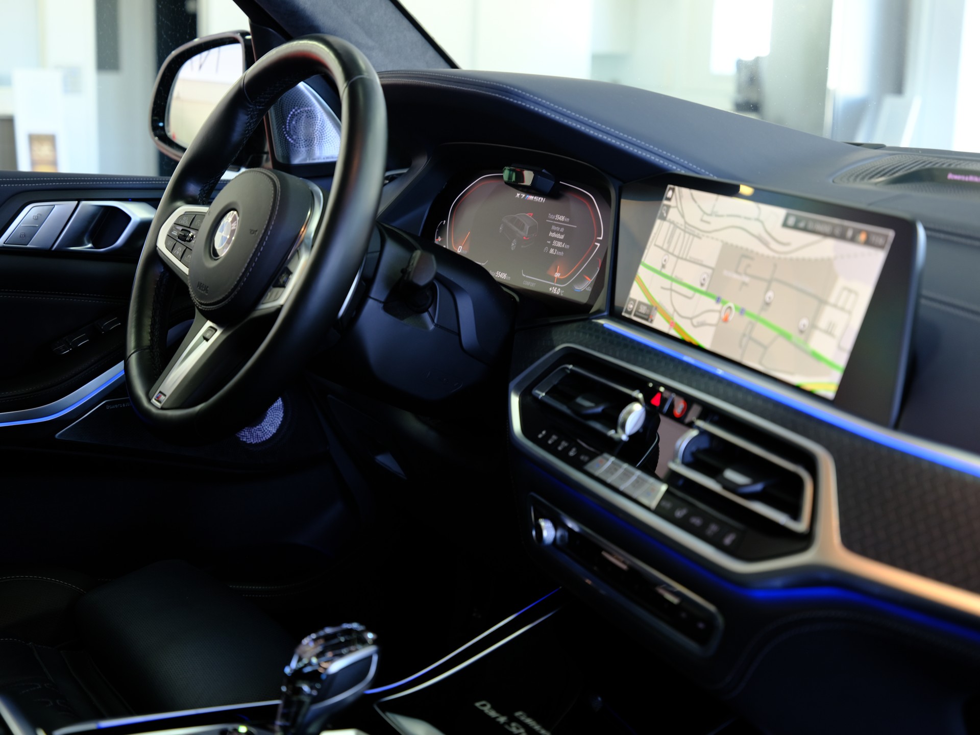 BMW X7 xDrive M50i Steptronic *EDITION DARK SHADOW* *6-SITZER*-image-17