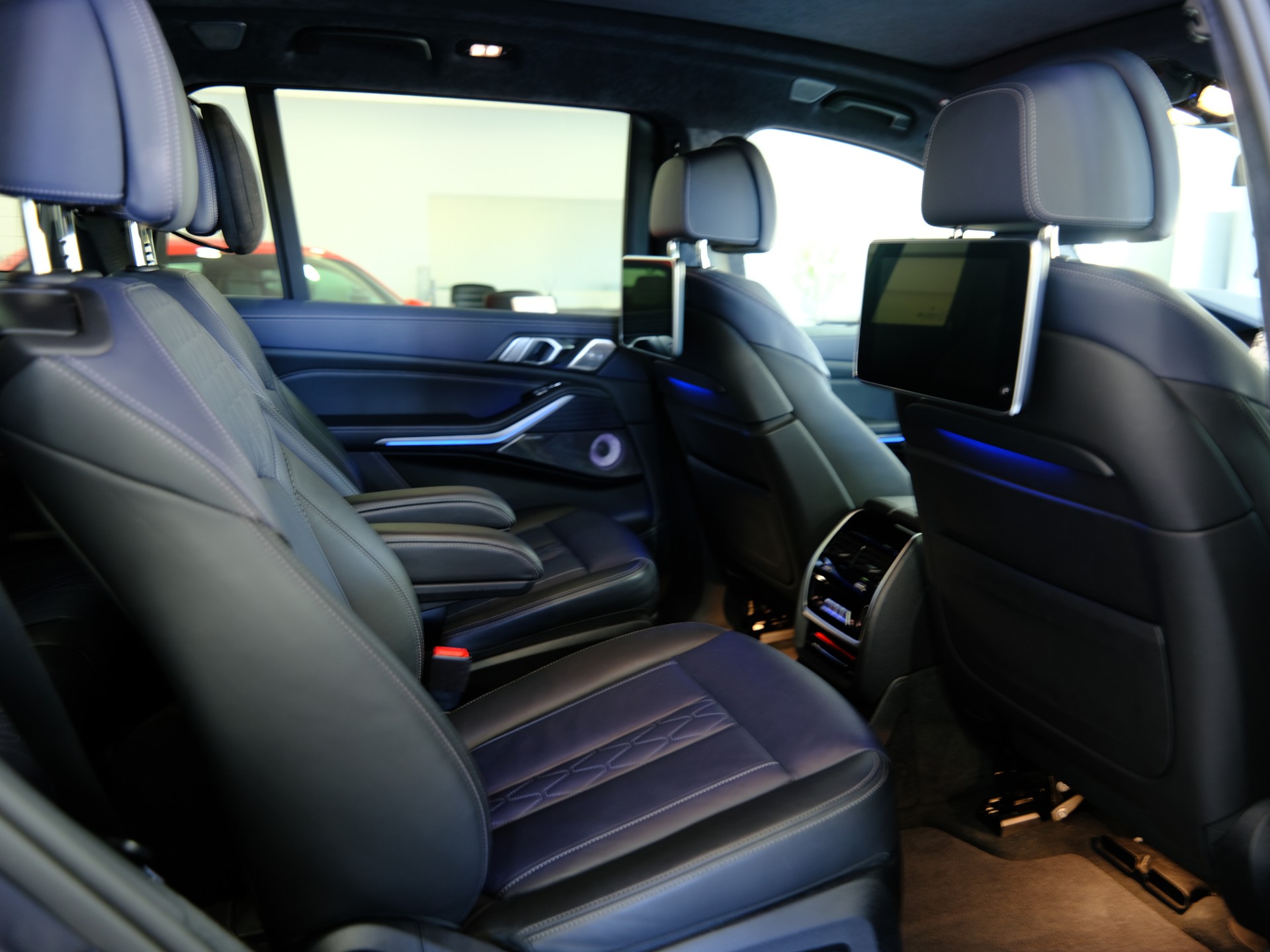 BMW X7 xDrive M50i Steptronic *EDITION DARK SHADOW* *6-SITZER*-image-13