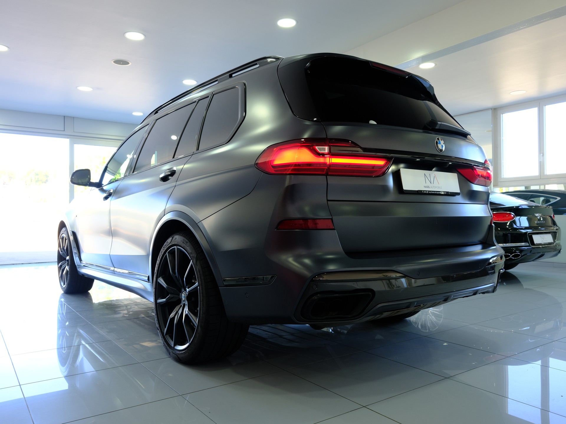 BMW X7 xDrive M50i Steptronic *EDITION DARK SHADOW* *6-SITZER*-image-4