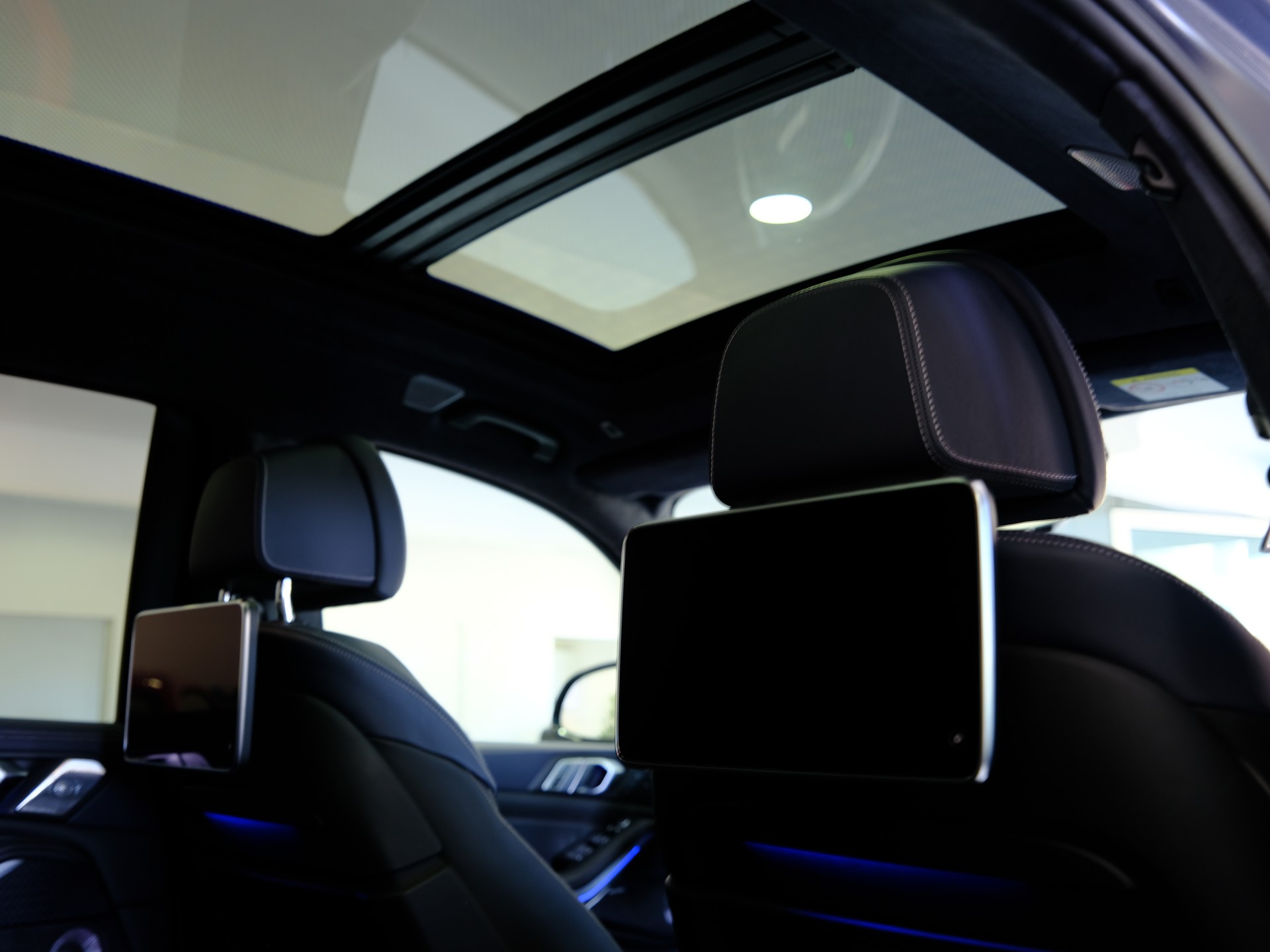 BMW X7 xDrive M50i Steptronic *EDITION DARK SHADOW* *6-SITZER*-image-16