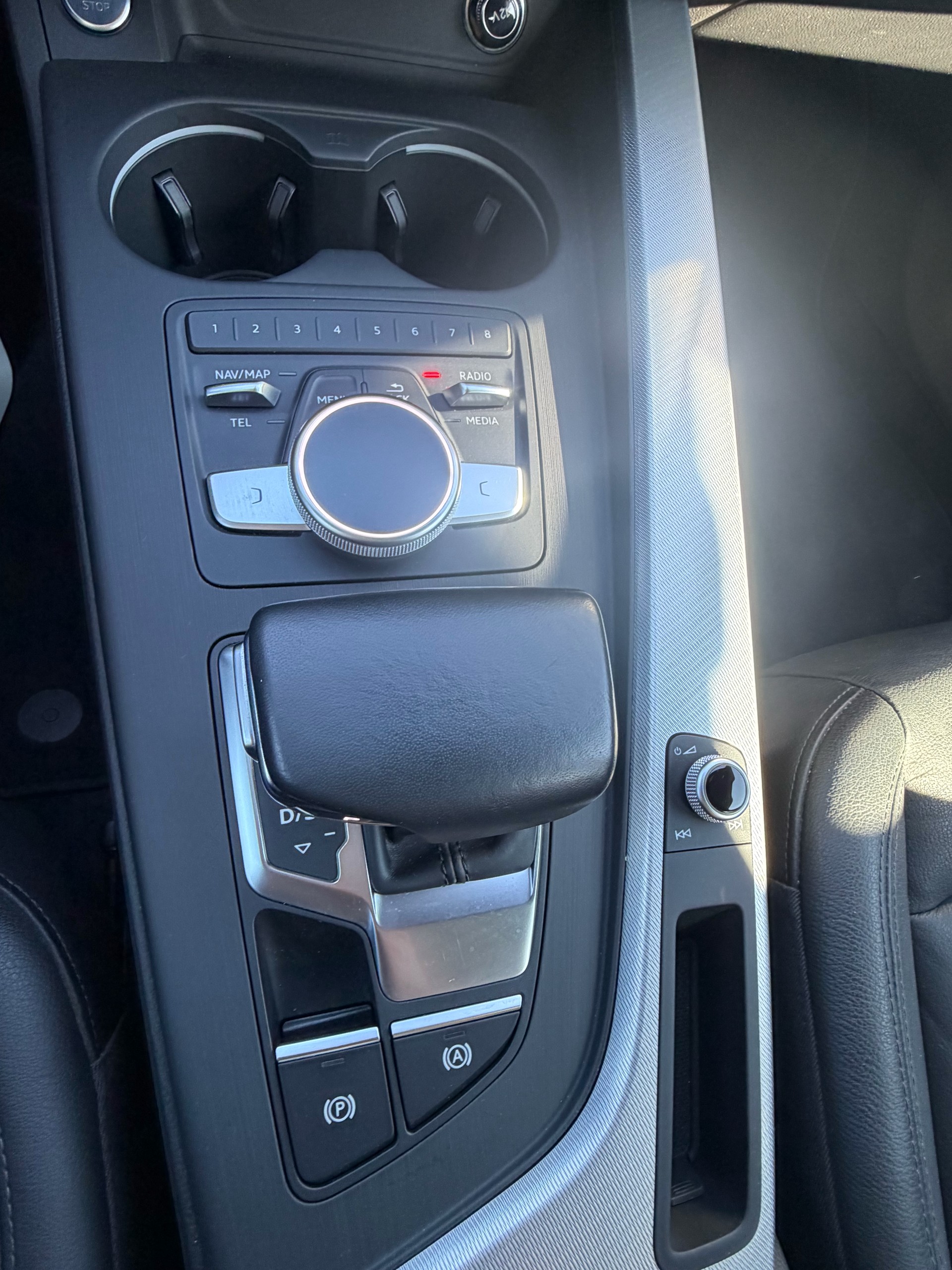 AUDI A4 Avant 2.0 TFSI quattro S-tronic-image-17