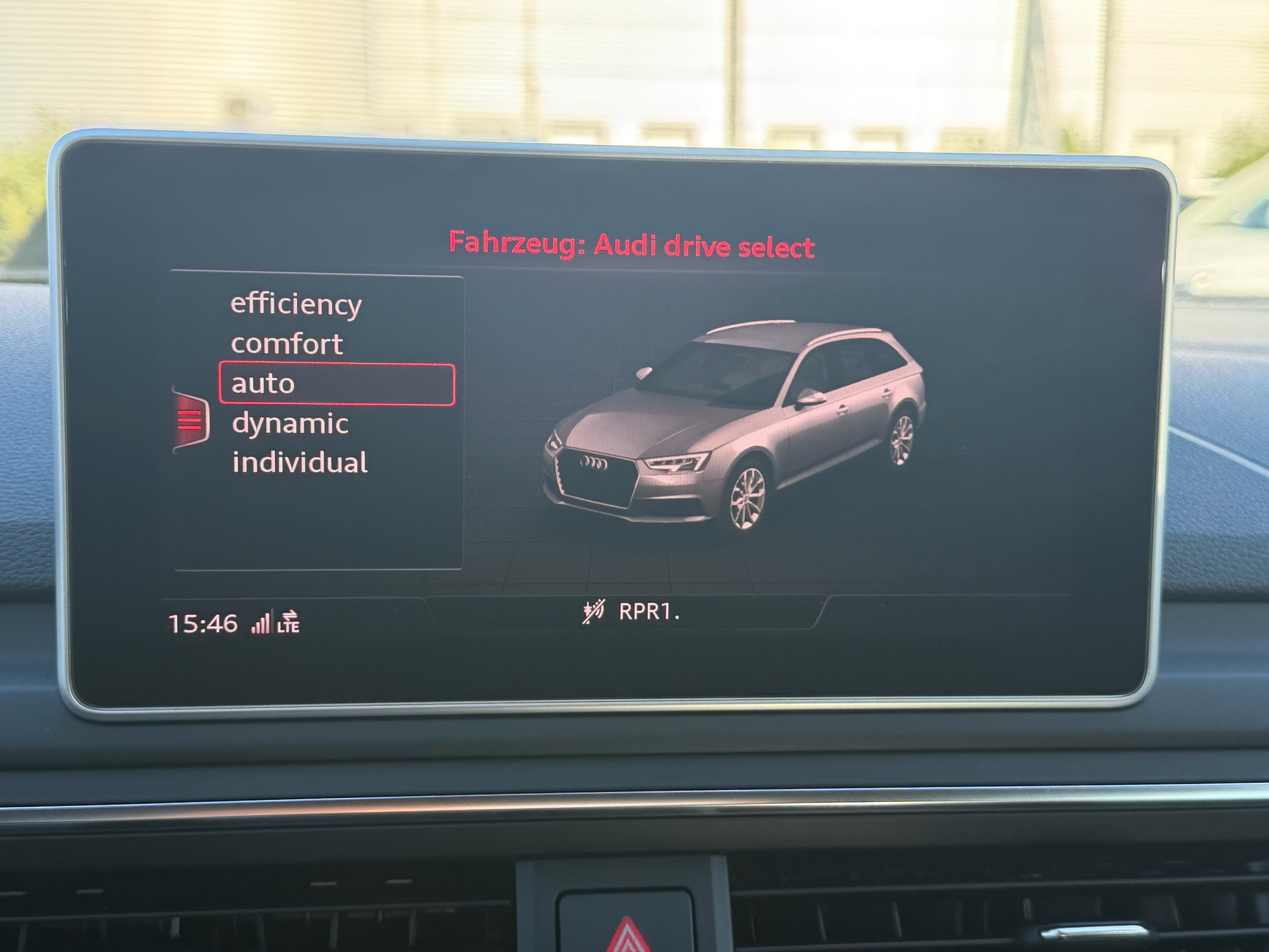 AUDI A4 Avant 2.0 TFSI quattro S-tronic-image-26