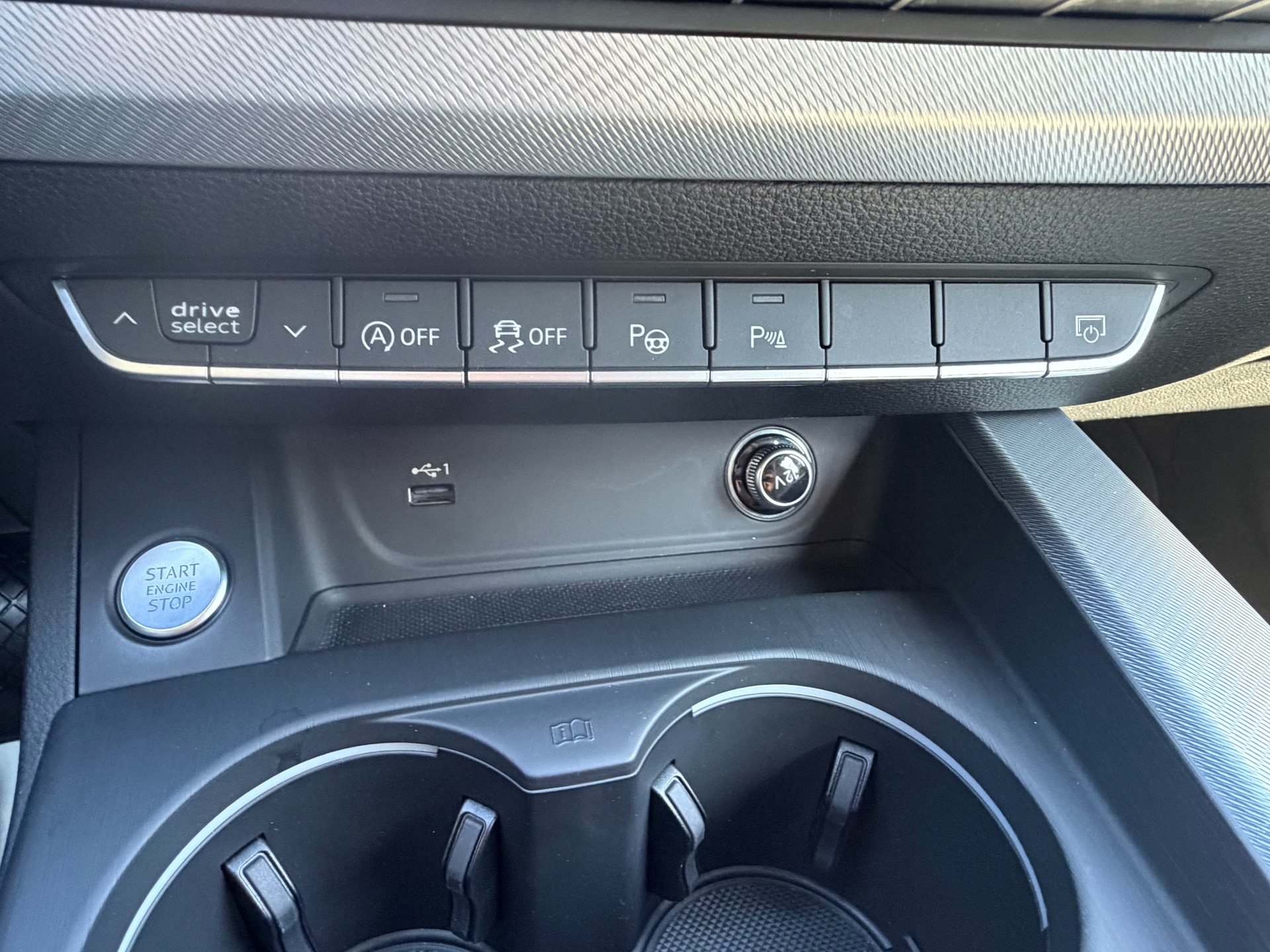 AUDI A4 Avant 2.0 TFSI quattro S-tronic-image-18