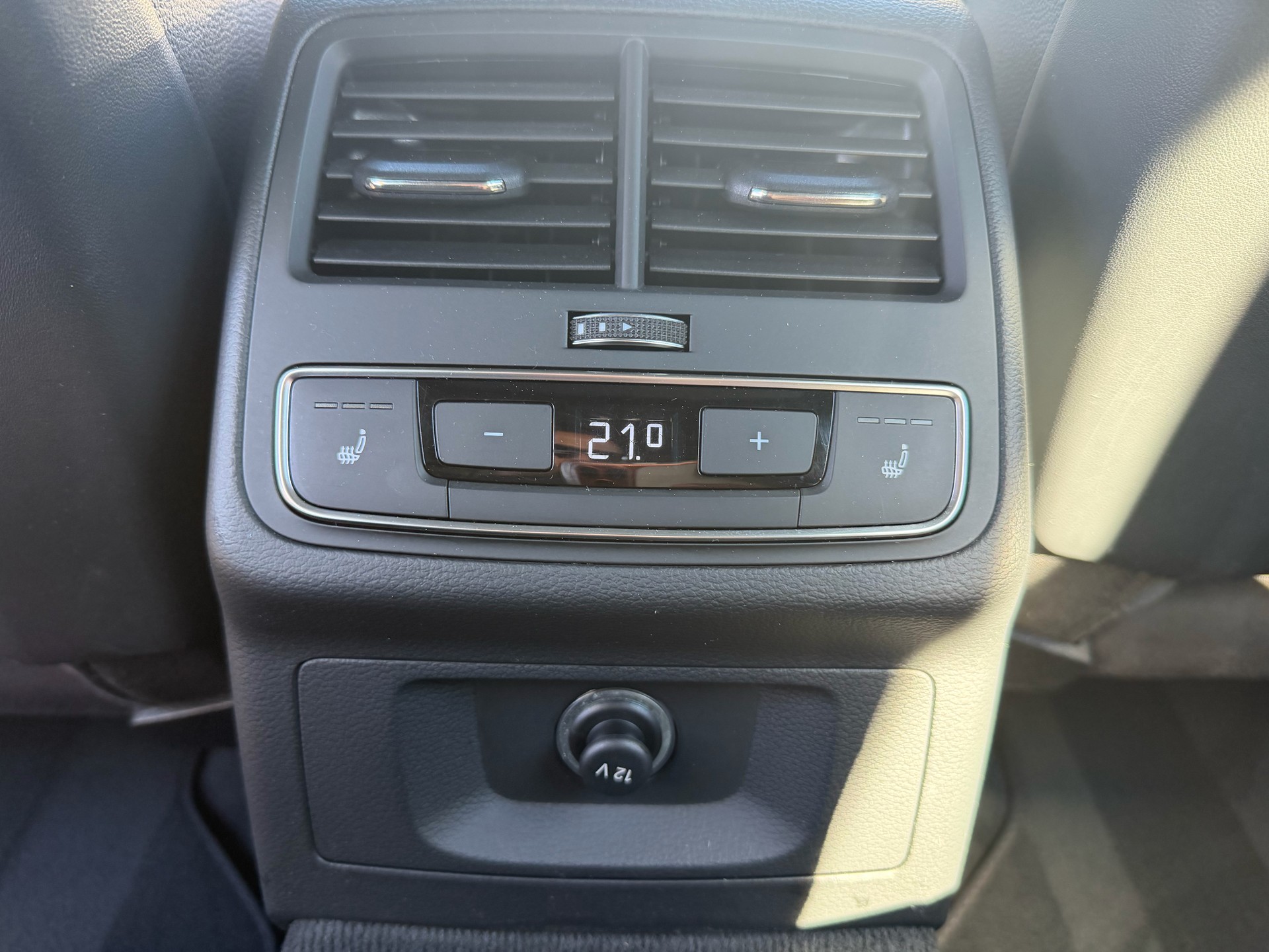 AUDI A4 Avant 2.0 TFSI quattro S-tronic-image-10