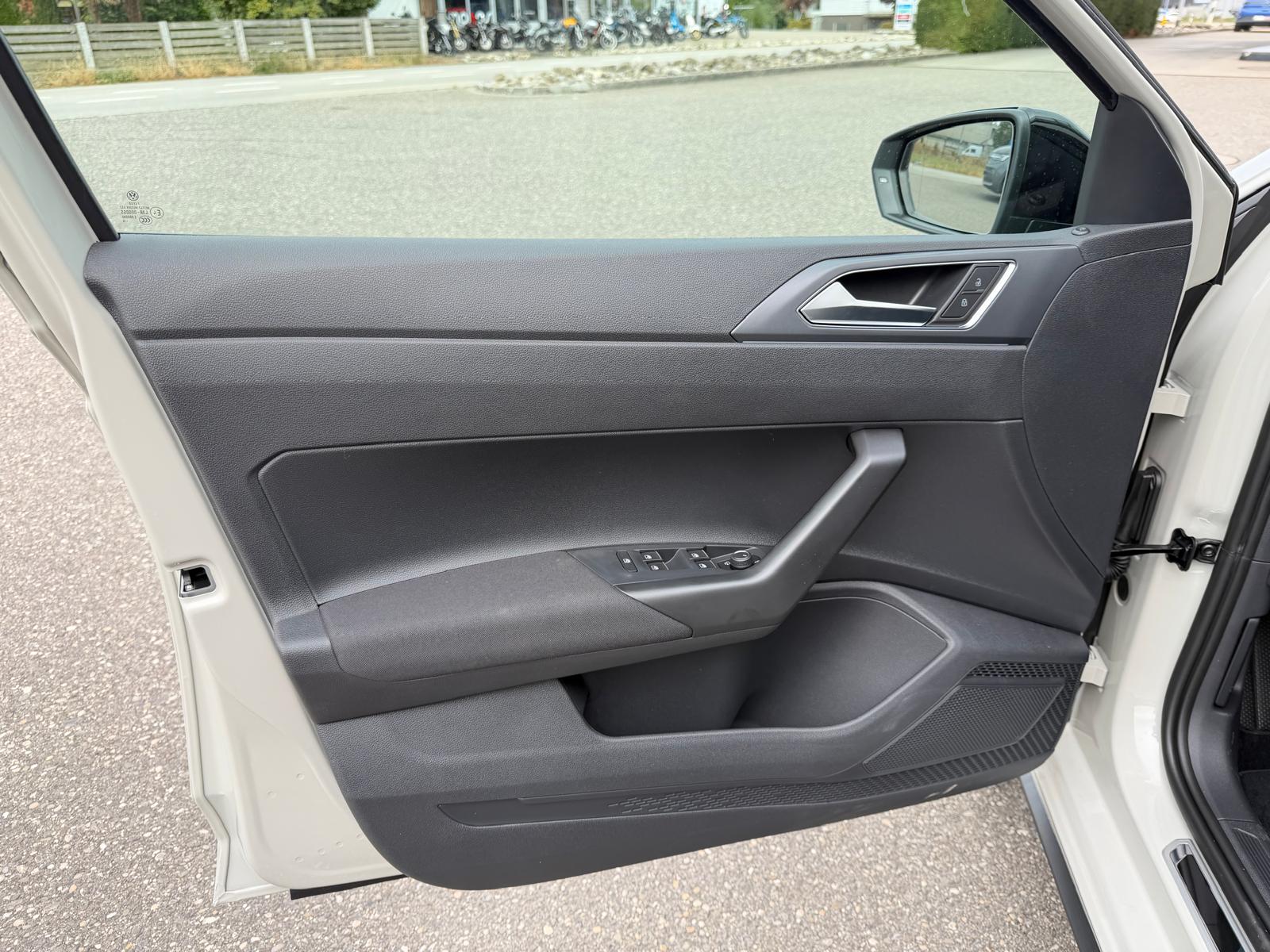 VW Polo 1.0 TSI R-Line United DSG-image-9