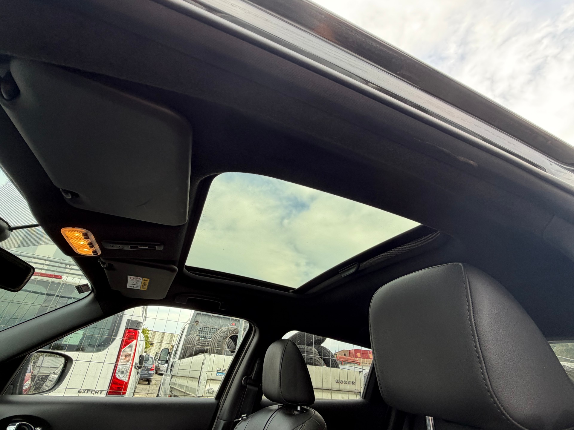 NISSAN Juke 1.6 DIG-T Swiss Edition 4x4 Xtronic M-CVT-image-10