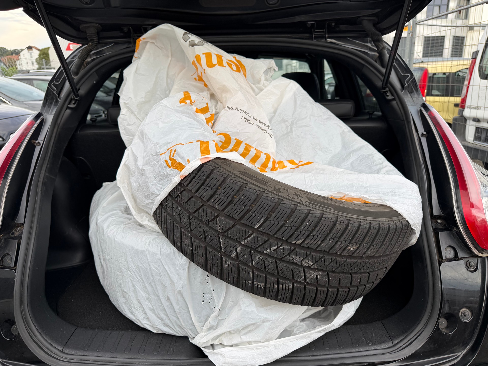 NISSAN Juke 1.6 DIG-T Swiss Edition 4x4 Xtronic M-CVT-image-9