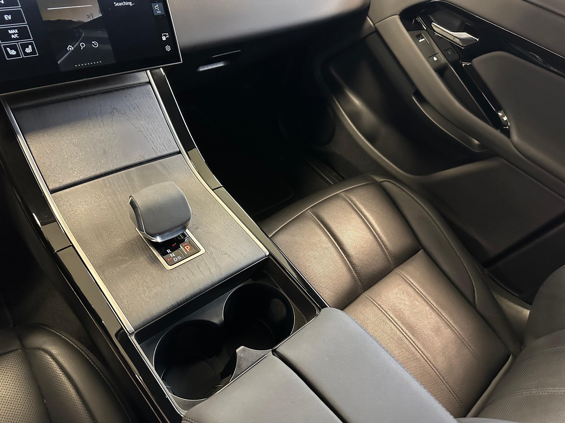 LAND ROVER Range Rover Evoque 1.5 T 300e S-image-8