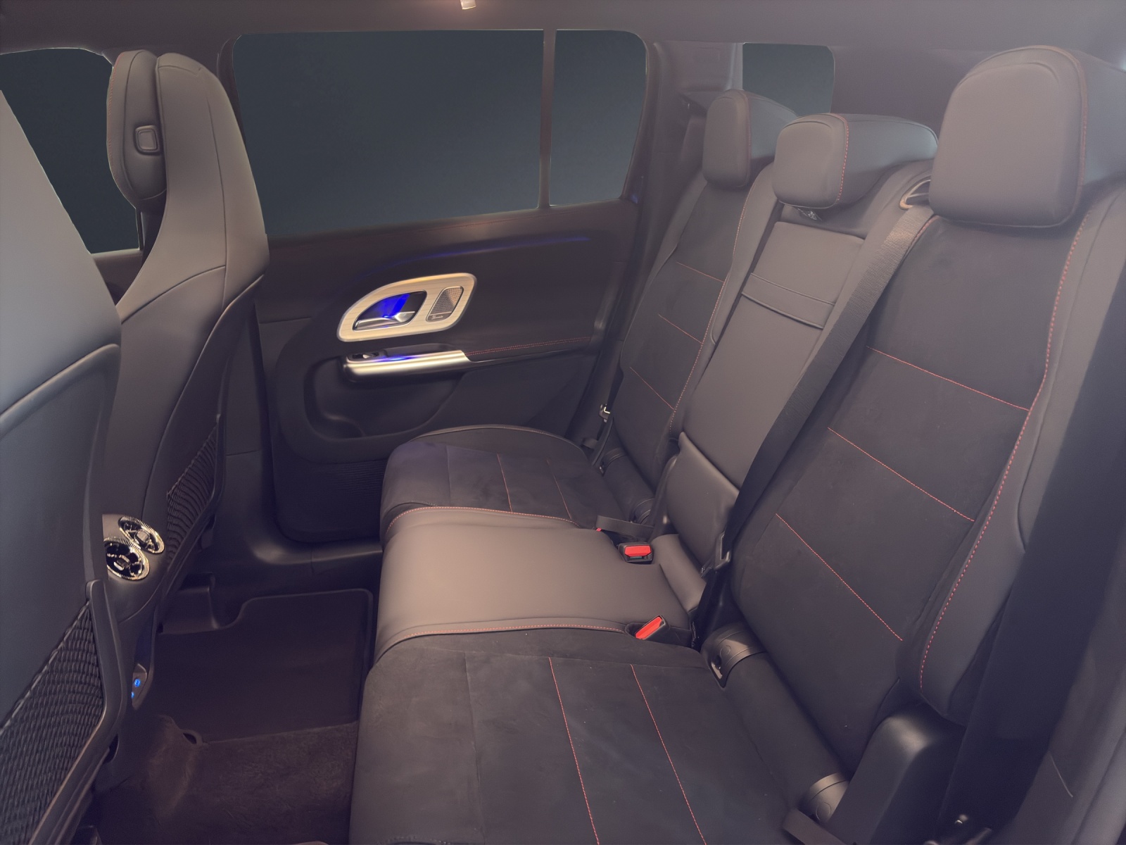 MERCEDES-BENZ GLB 200 4MATIC-image-11